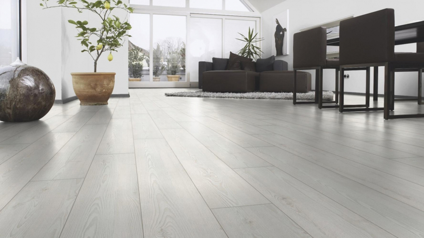 Изображение товара Ламинат Kaindl Сосна Кадьяк серый 32 класс 8 мм фаска 4 стороны 2.2 м2