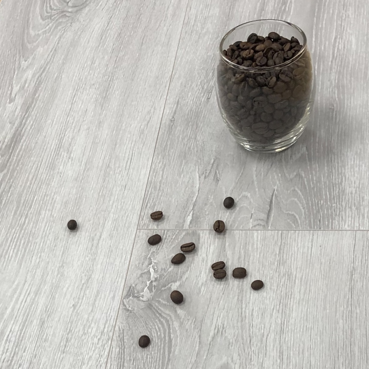 Изображение товара Ламинат AlixFloor City Line Дуб серый крафт 33 класс толщина 12 мм с фаской 1.342 м²