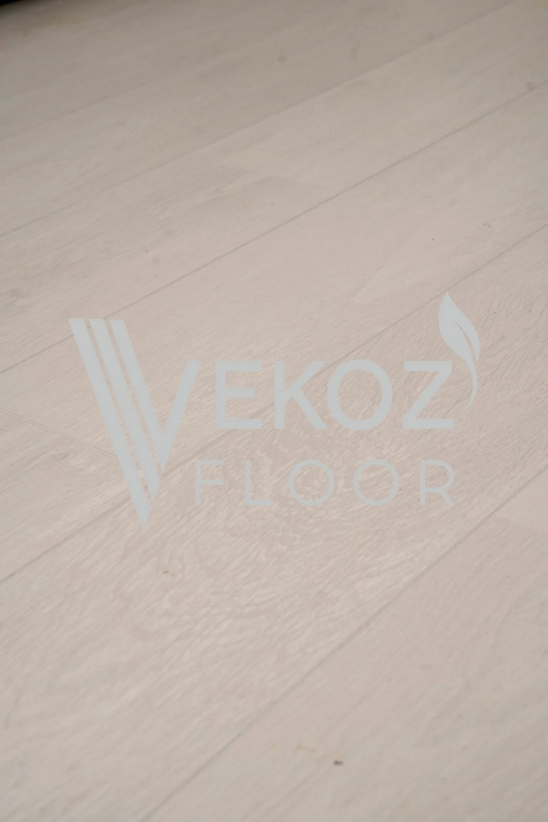 Изображение товара Ламинат Vekoz Floor Azzurro Дуб Арктический 8 мм 33 класс с фаской 4 стороны