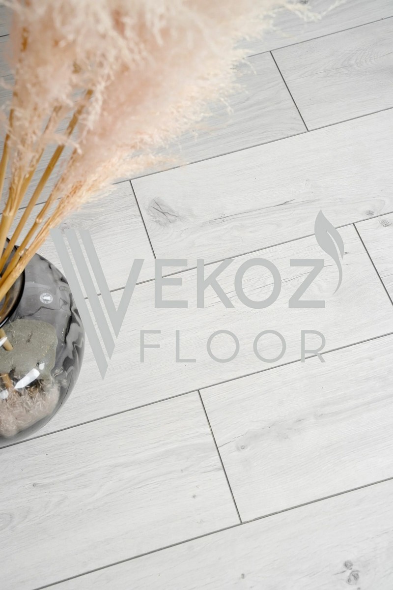 Изображение товара Ламинат Vekoz Floor Verde Дуб снежно-белый 32 класс толщина 8 мм с фаской 2.098 м², цена за упаковку