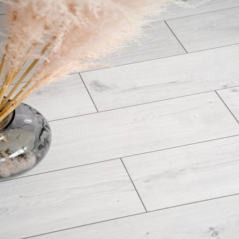 Изображение товара Ламинат VivaFloor Black Label Крофт снежный 32 класс 8 мм