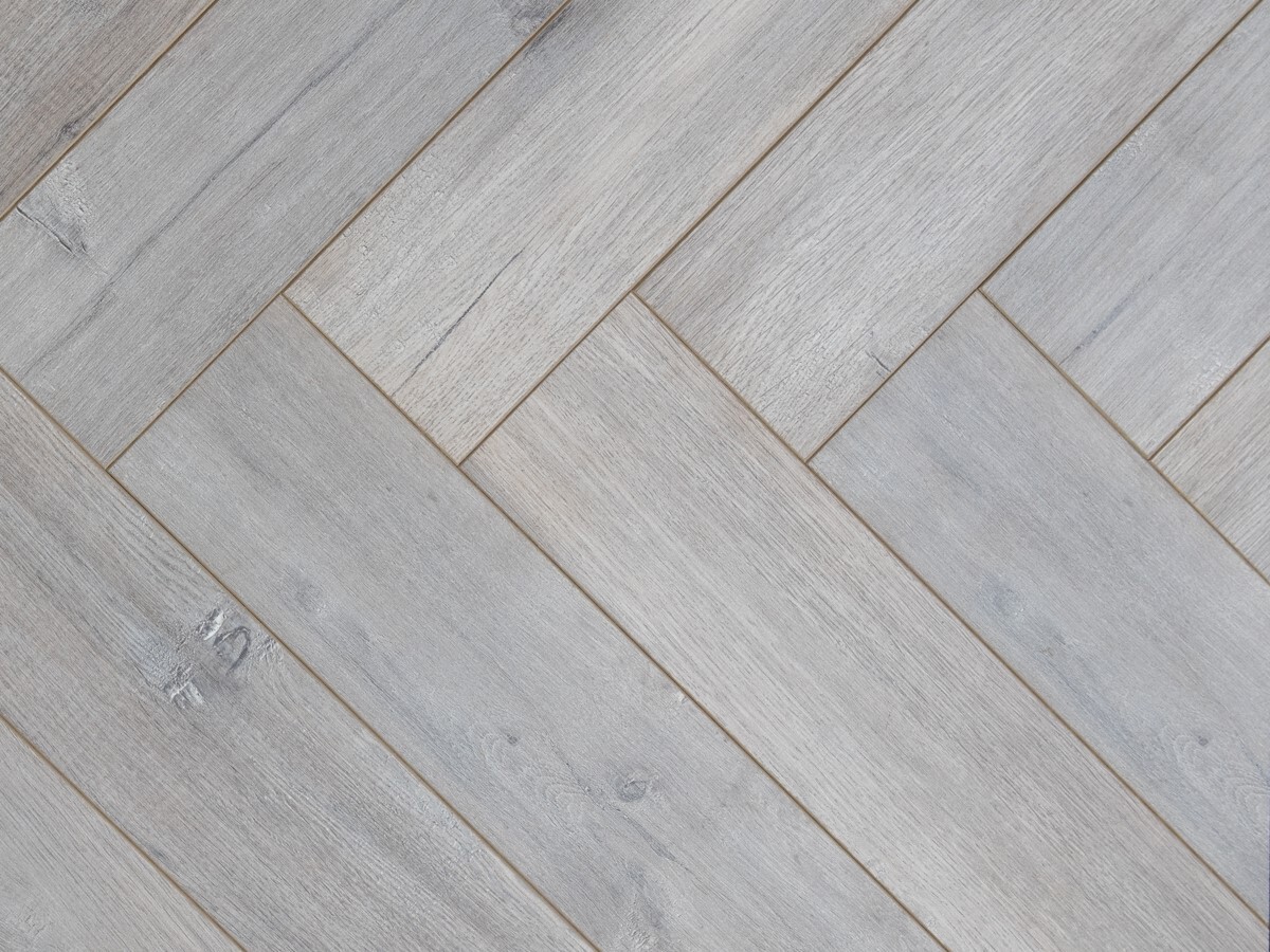 Изображение товара Ламинат Kronparket Herringbone Дуб Клермон 34 класс толщина 12 мм с фаской 1.32 м², цена за упаковку