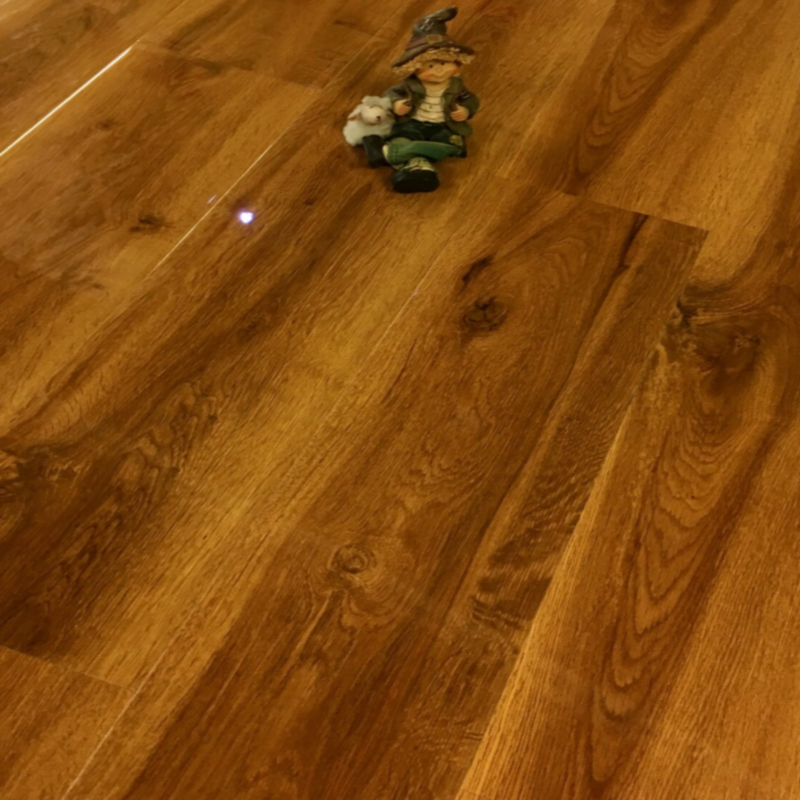 Изображение товара Глянцевый ламинат MostFlooring High Glossy 11912 12 мм 4 фаски 33 класс влагостойкий