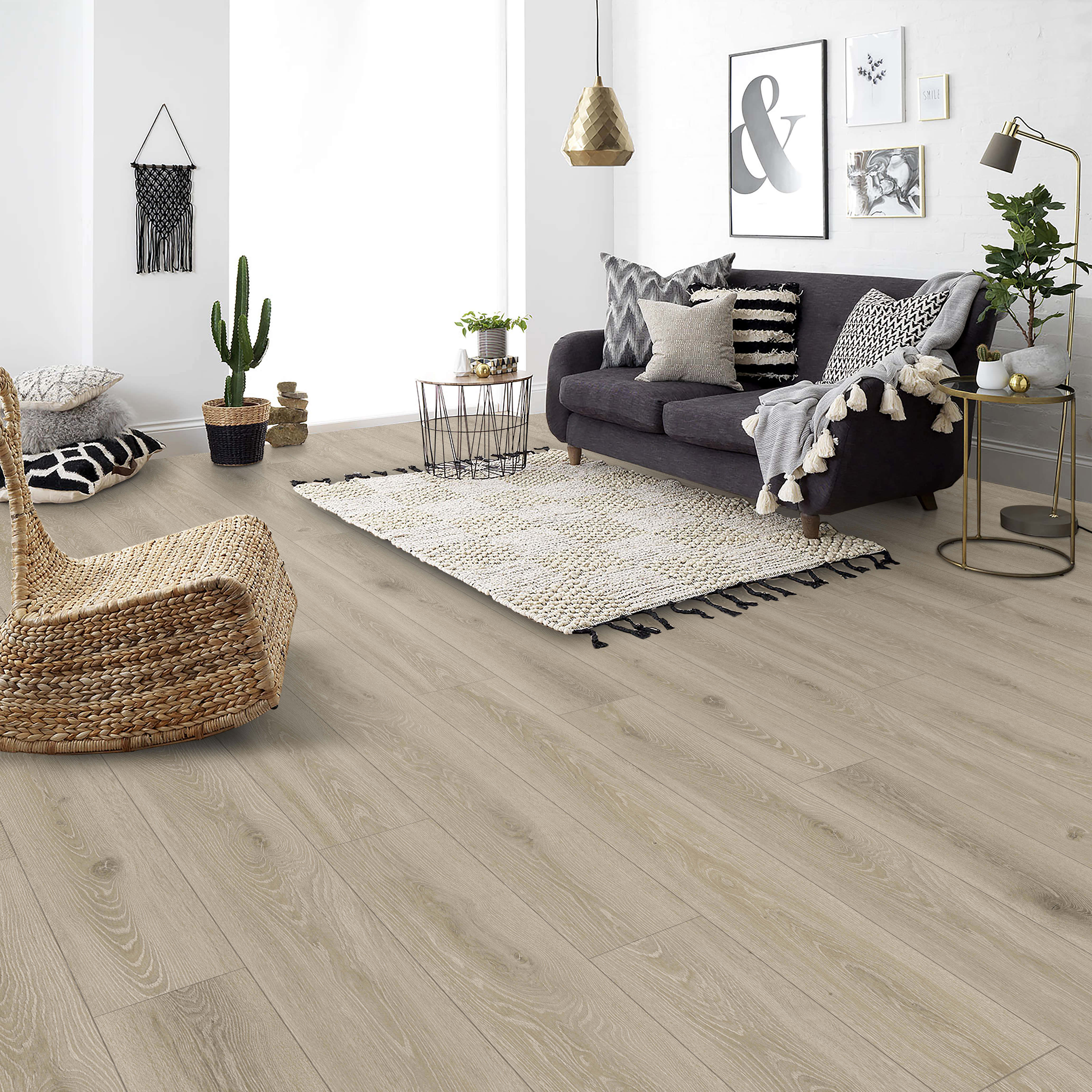 Изображение товара Ламинат Sunrise Blackwood Дуб Кубань 33 класс влагостойкий 8 мм с фаской 2.05 м²