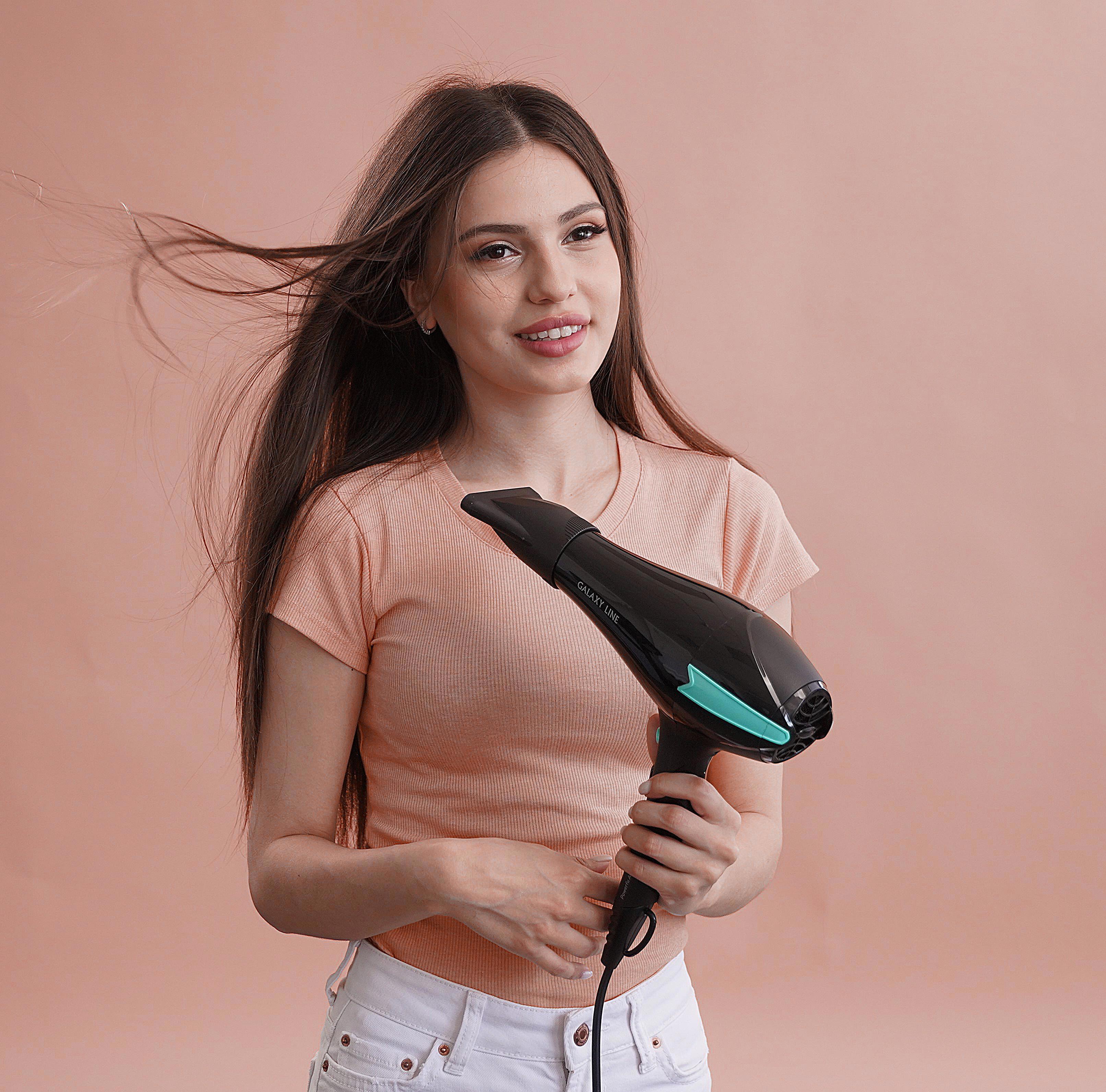 Изображение товара Профессиональный фен Galaxy Line GL4339 с 3 режимами и двумя насадками