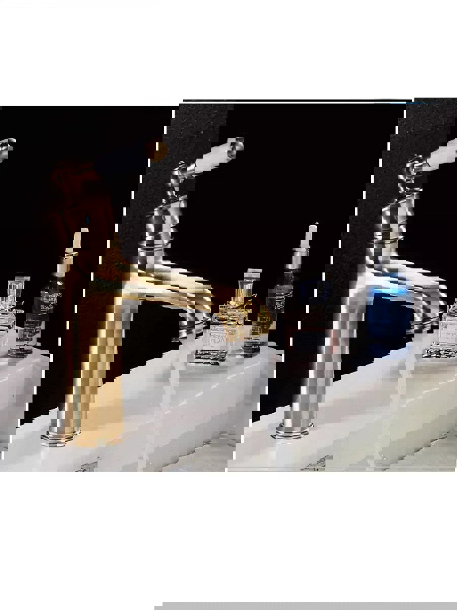 Изображение товара Смеситель для раковины Oute T10701Q однорычажный цвет бронза