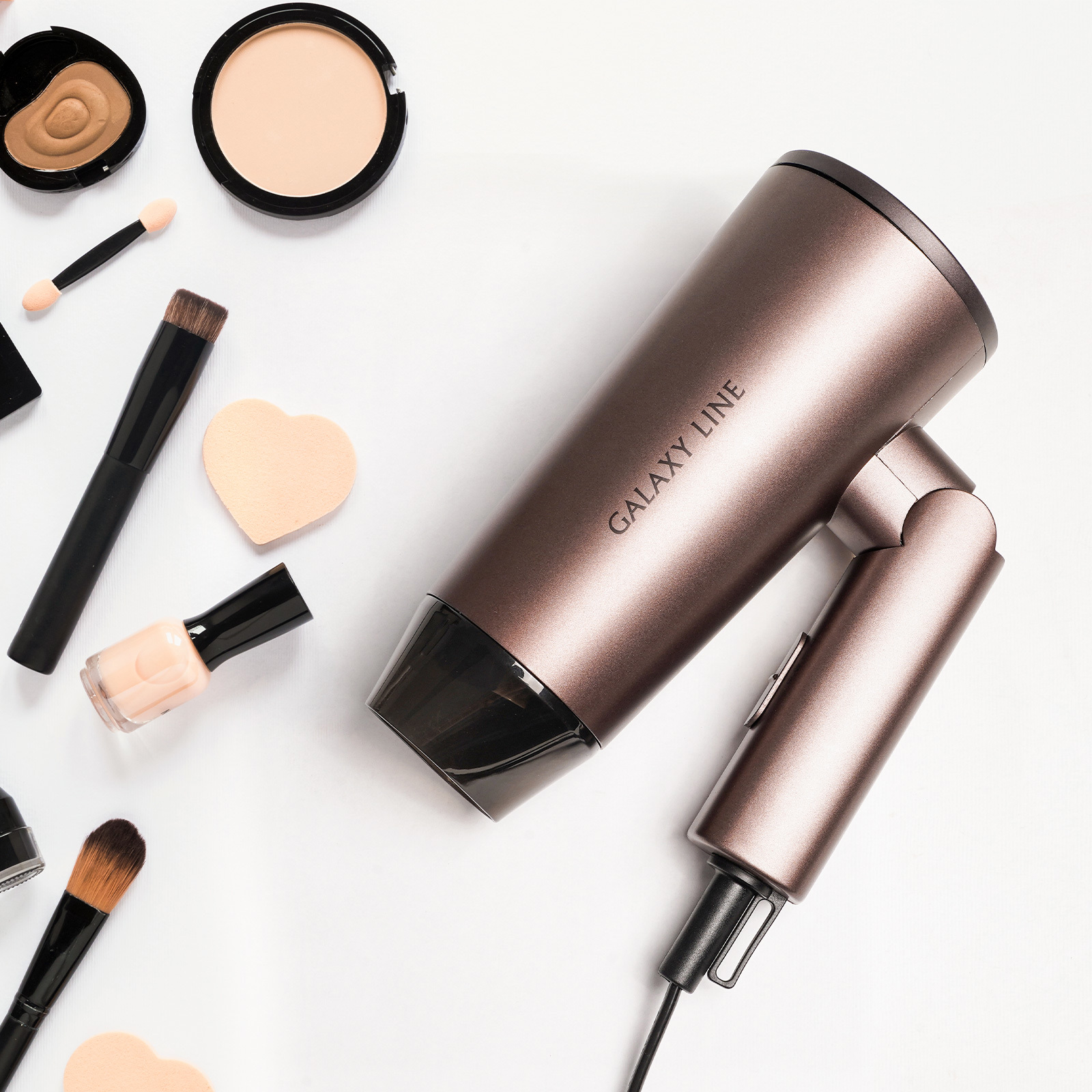 Изображение товара Компактный фен GALAXY LINE GL4349 2000 Вт с холодным воздухом и насадкой