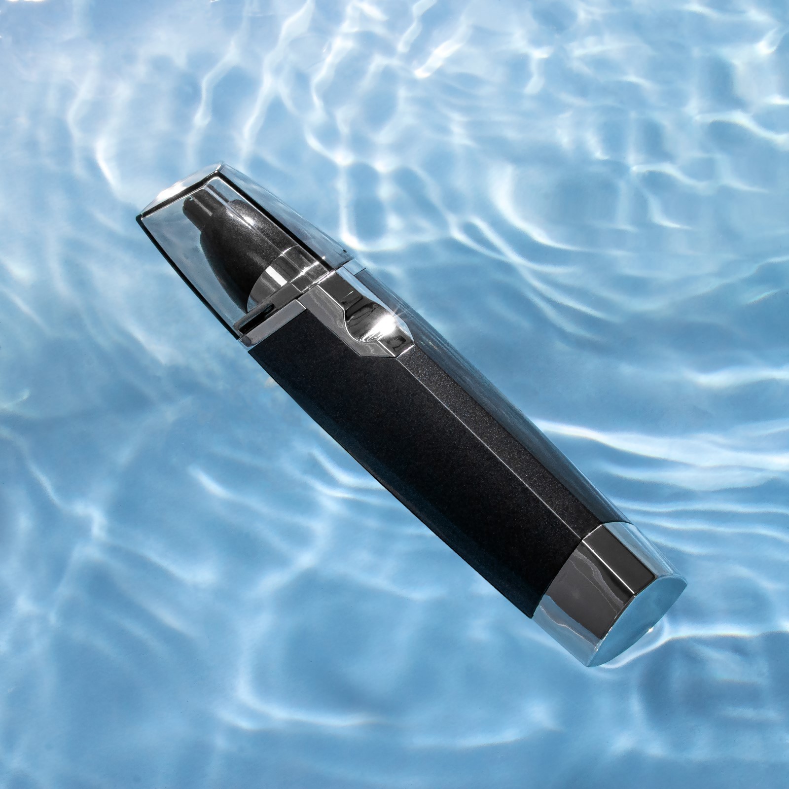 Изображение товара Компактный триммер для носа и ушей LuazON LTRI-01 на батарейках