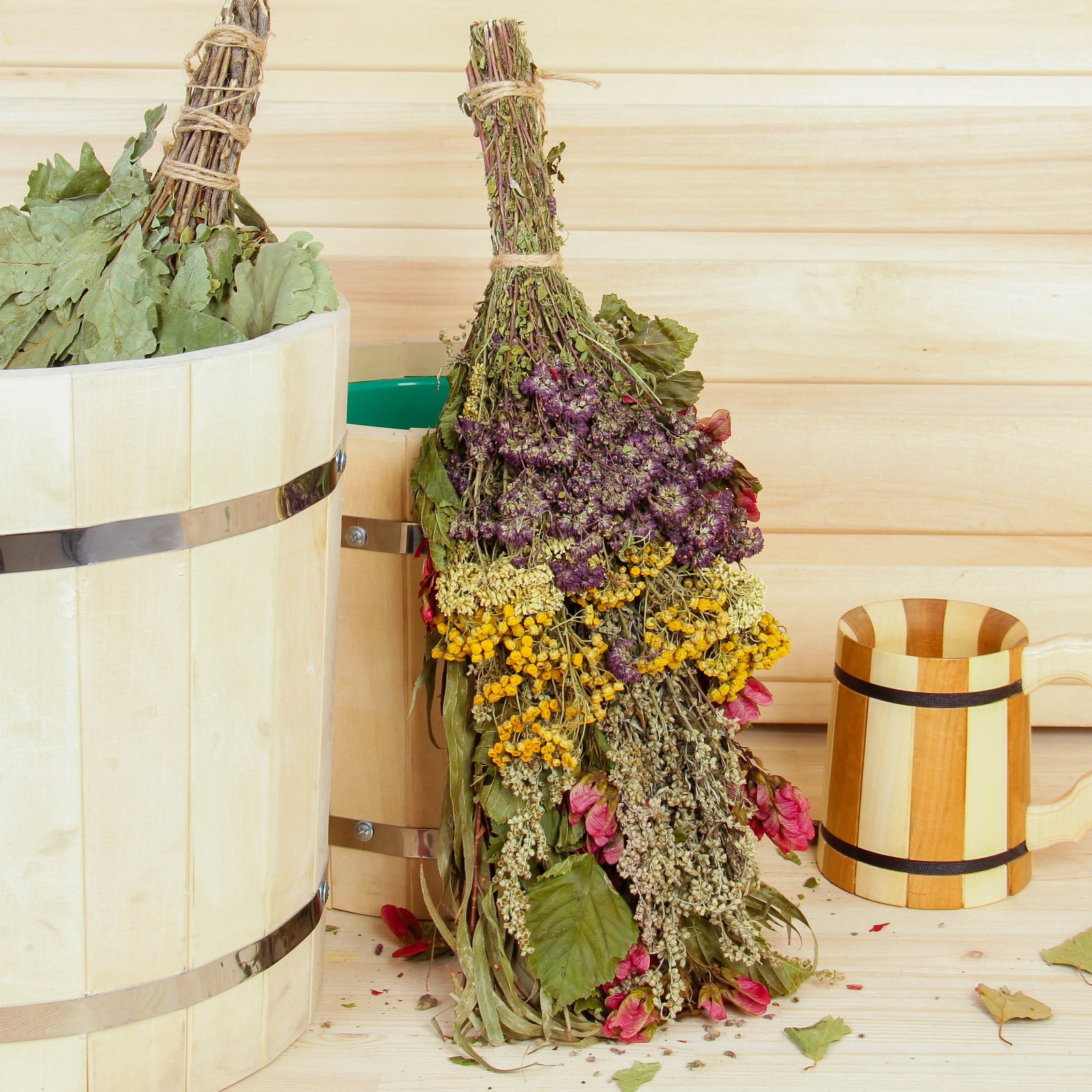 Изображение товара Веник банный 3969799 "Травяной коктейль" из донника, мяты, душицы, полыни и пижмы