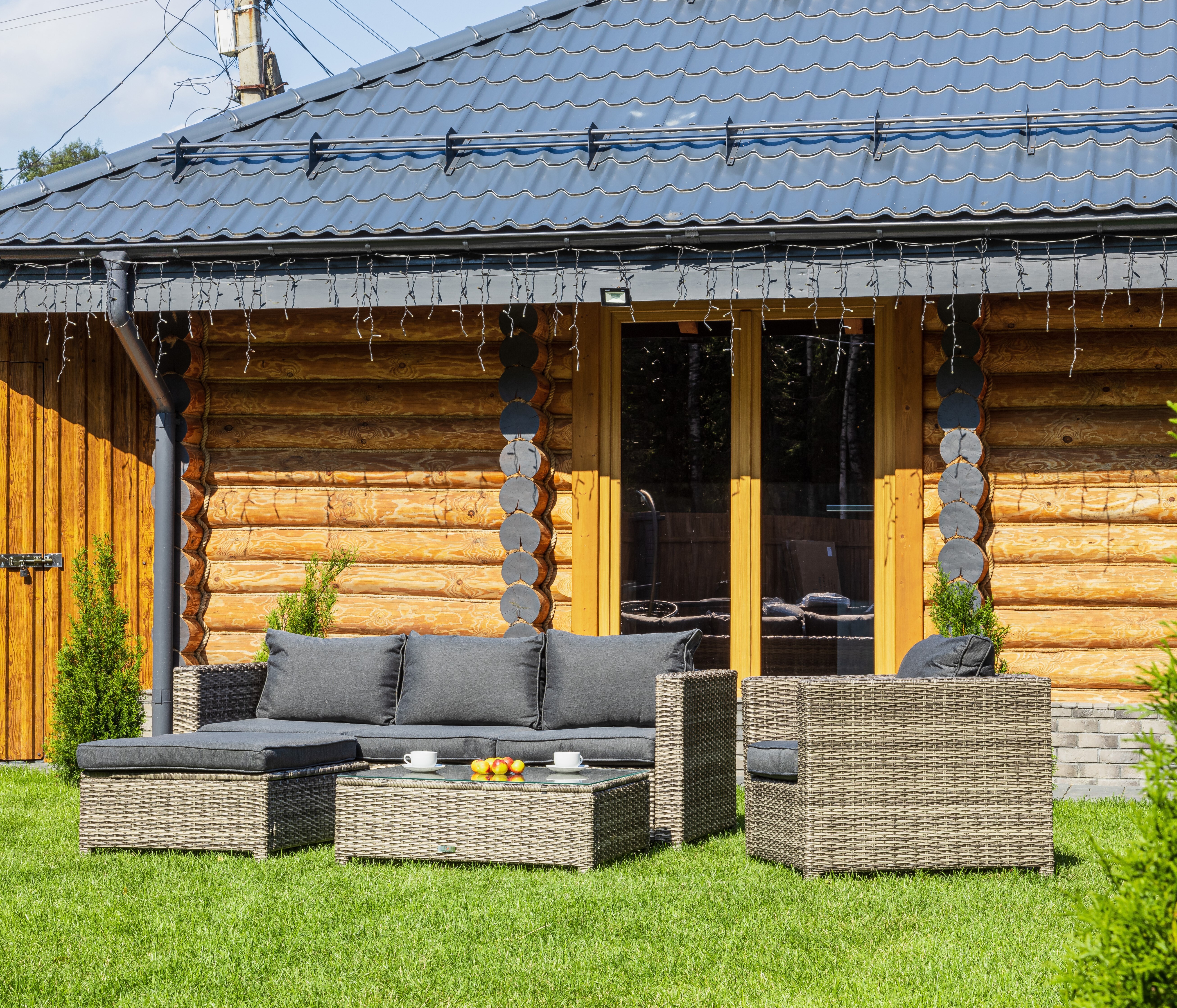 Изображение товара Садовая мебель для отдыха Royal Family VICKY из искусственного ротанга серо-коричневый комплект на 