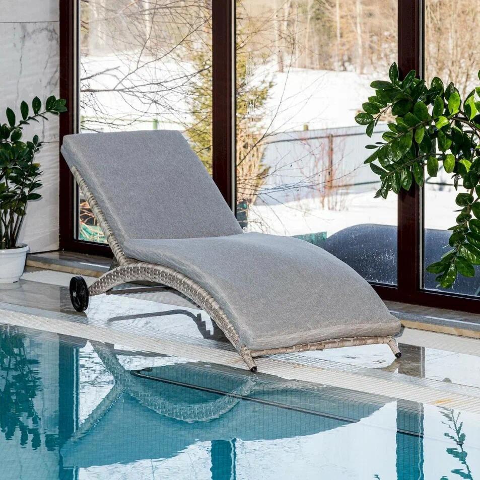 Изображение товара Шезлонг Royal Family Agata 198x65x35 см сталь и полиэстер бежевый для отдыха с регулировкой и колес
