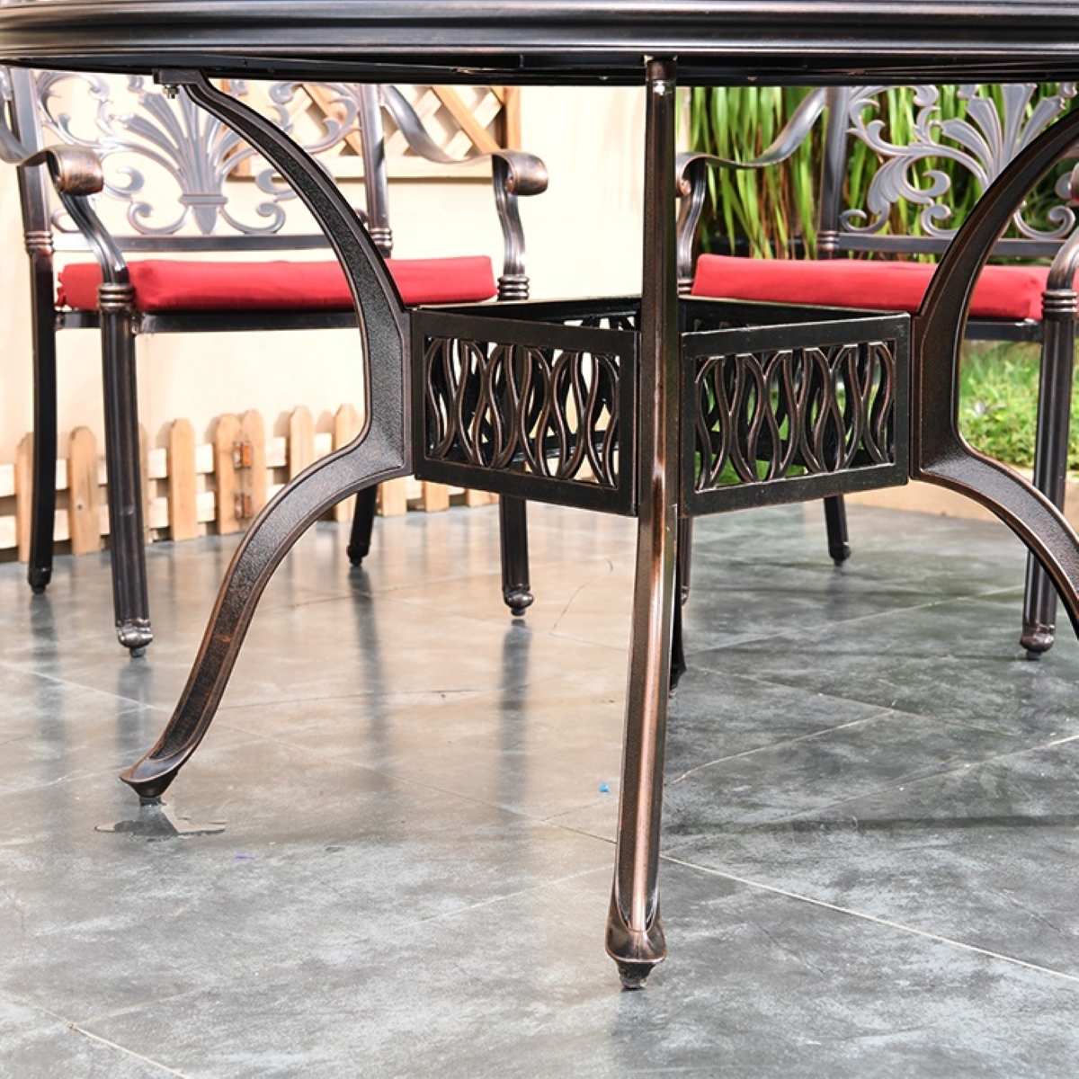 Изображение товара Нераздвижной садовый стол из литого алюминия с керамической плиткой Марбелья 120x120 см коричневый