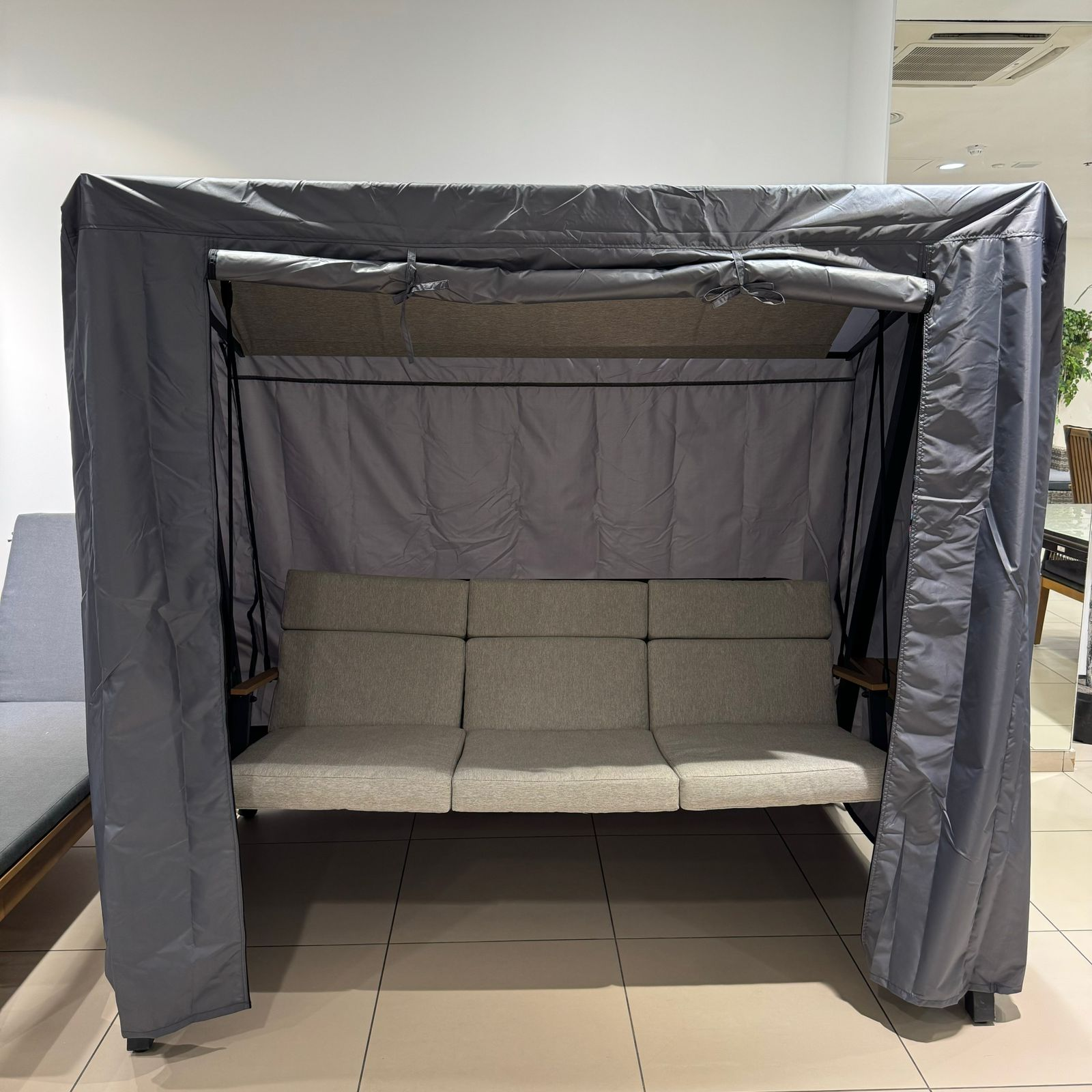 Изображение товара Чехол на садовые качели Royal Family Loan 127x186x224 см всепогодный из Оксфорд