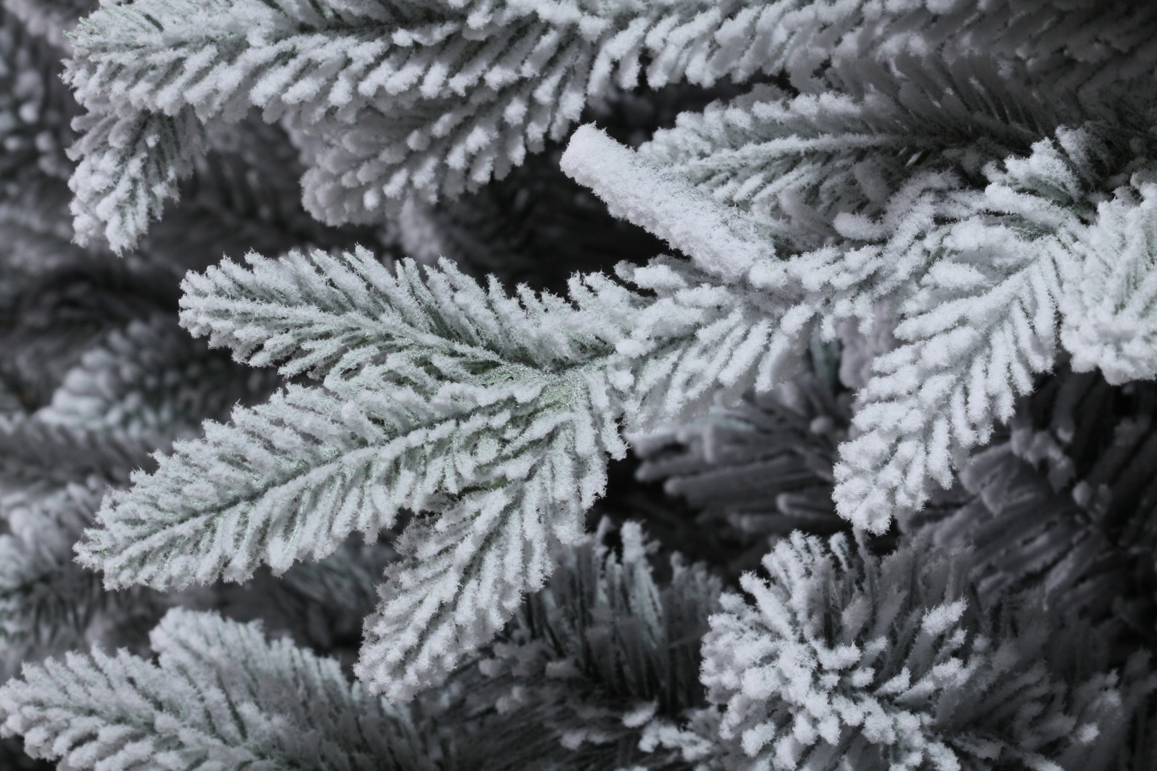 Изображение товара Ель новогодняя искусственная Elkade Никка заснеженная 230 см с металлическим каркасом