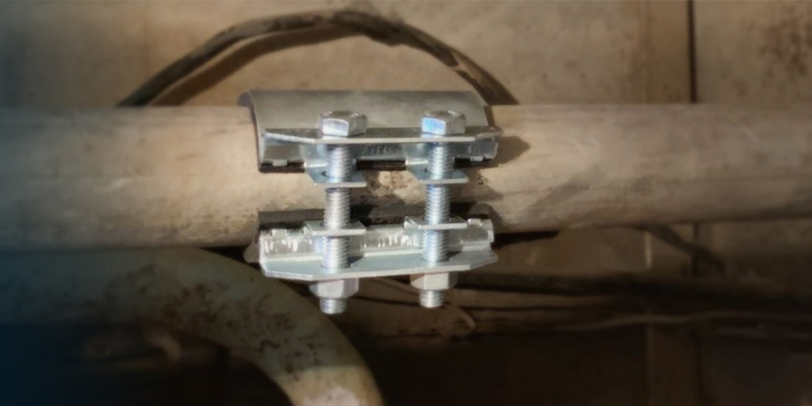 Изображение товара Ремонтный оцинкованный хомут Сансфера краб для труб 159 мм 6 дюймов