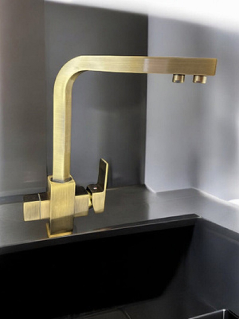 Изображение товара Смеситель для кухни OUTE T693BQ поворотный бронза 28 см с фильтром