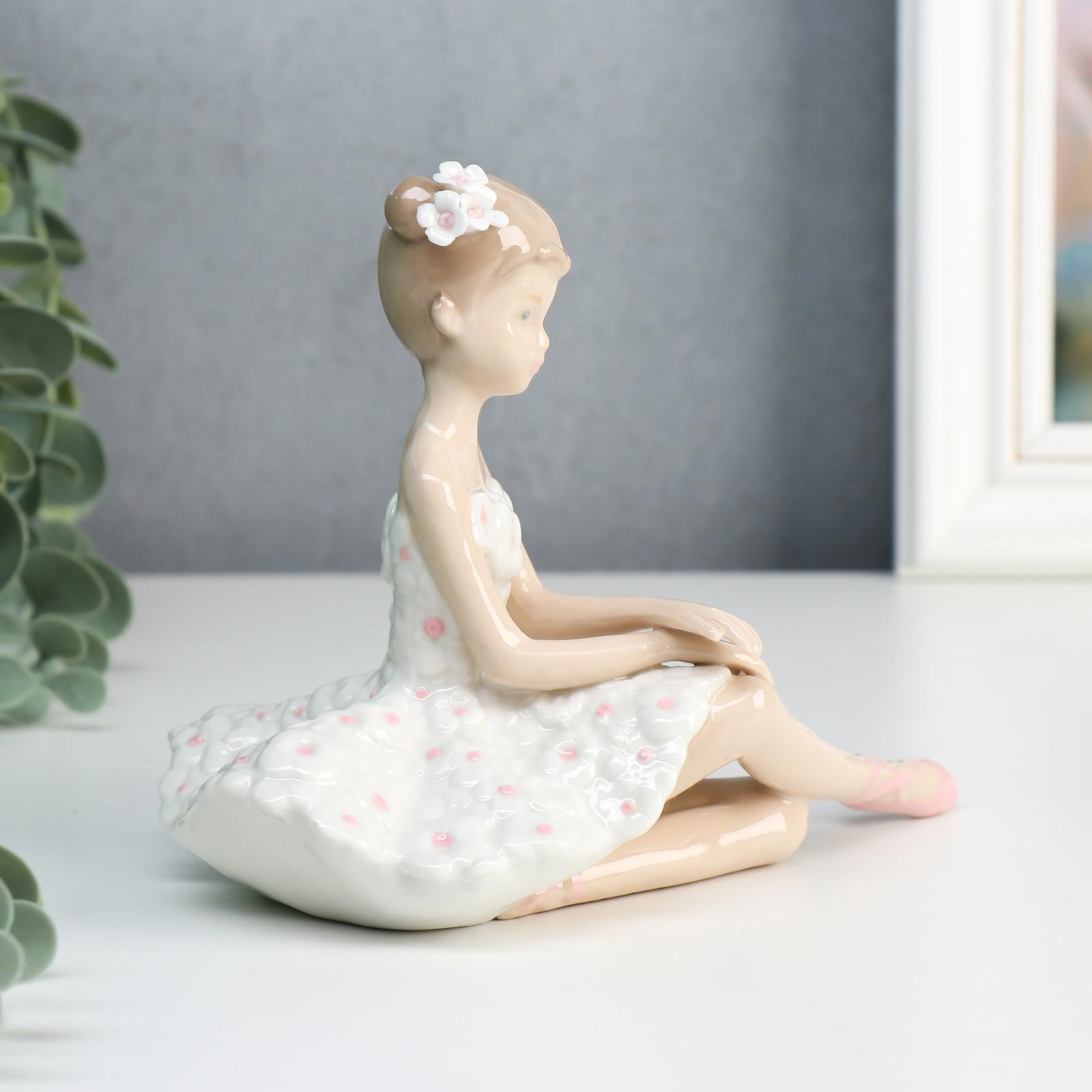 Изображение товара Фигурка сувенирная Simaland "Балерина в пачке с белыми цветами" 12.5x14x10.3 см Изображение товара Фигурка сувенирная Simaland "Балерина в пачке с белыми цветами" 12.5x14x10.3 см