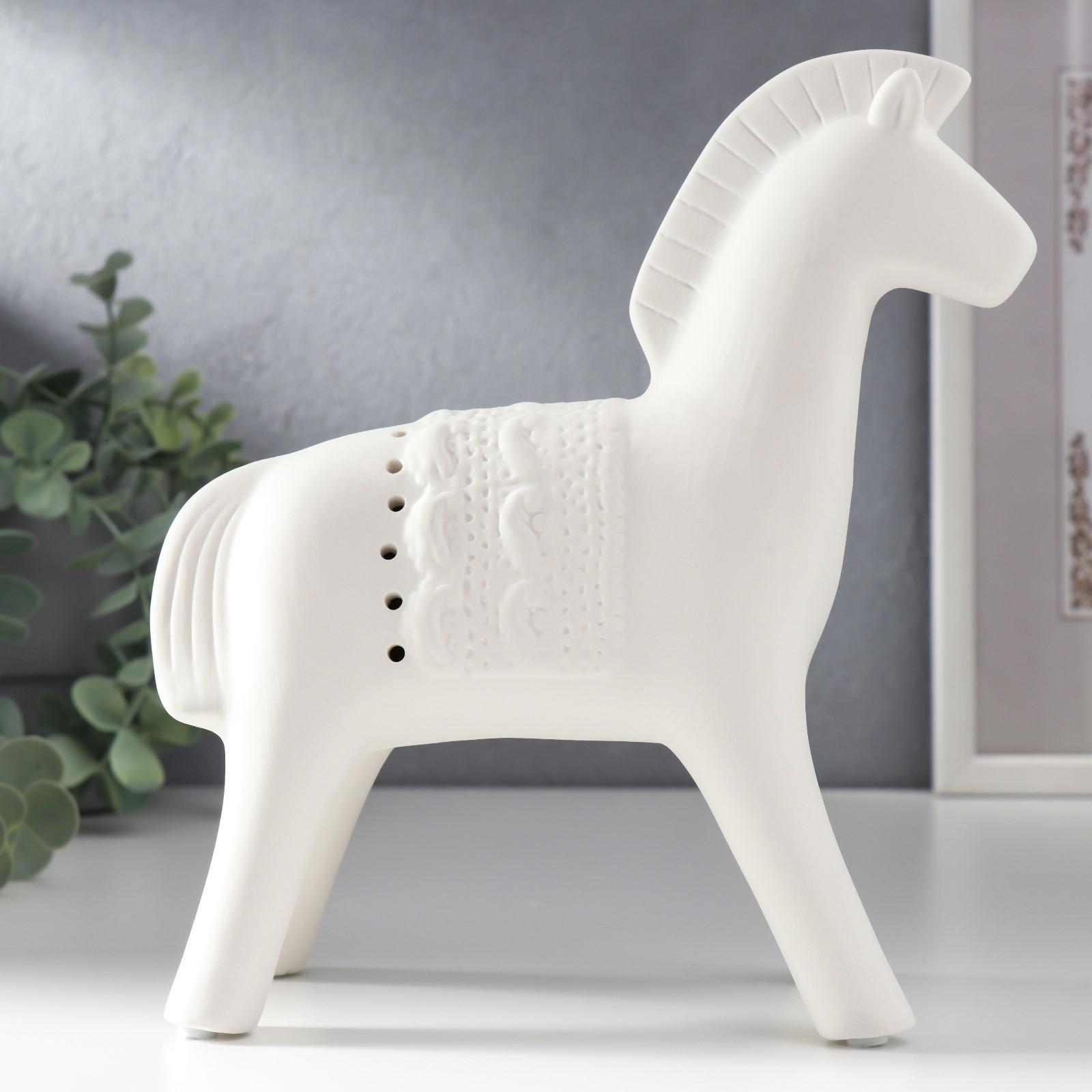 Изображение товара Фигурка сувенирная Simaland "Белый конь" матовый 20x21 см