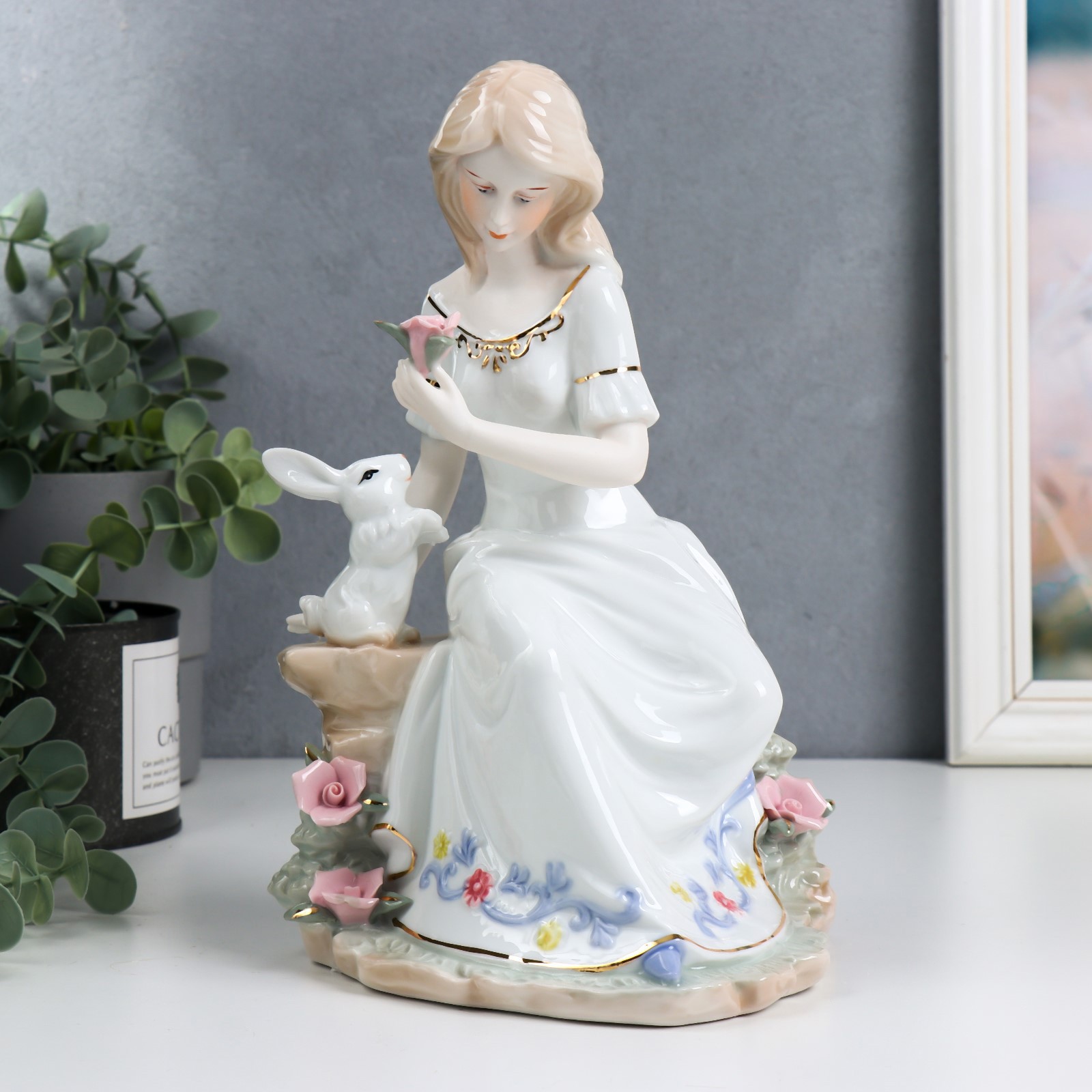 Изображение товара Фигурка сувенирная Simaland "Девушка в белом платье, на камне с белым кроликом" 25 см