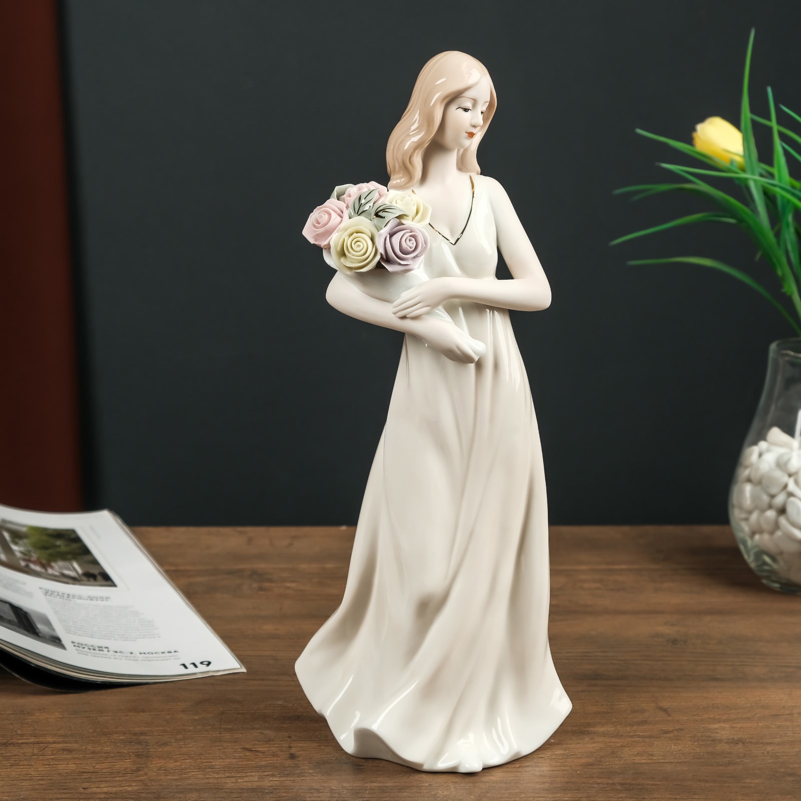 Изображение товара Simaland Девушка в белом платье с букетом роз — декоративная керамическая фигурка