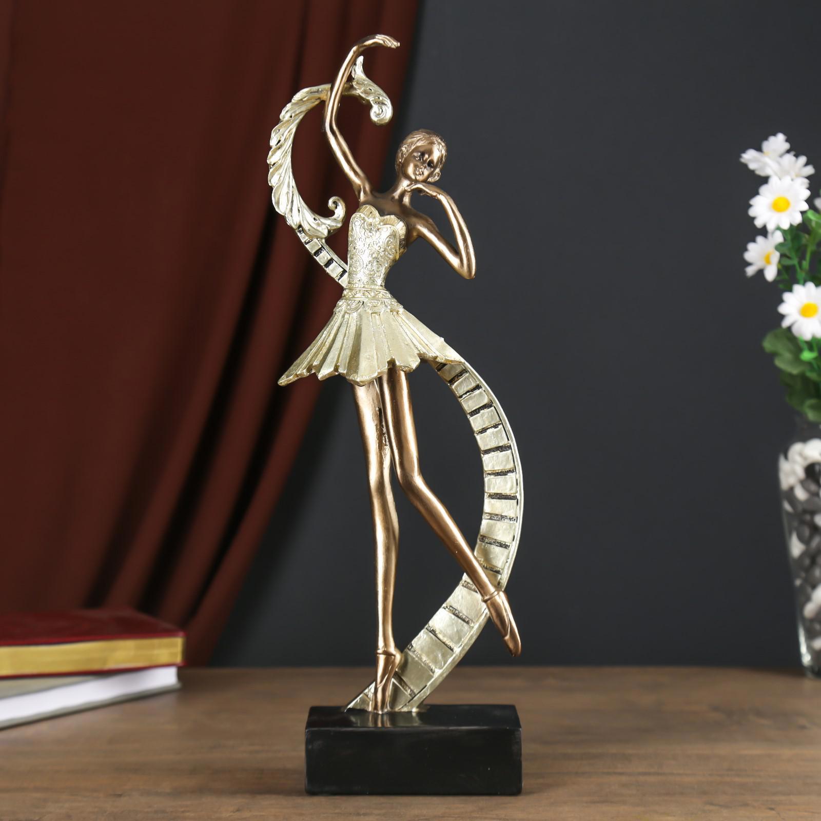Изображение товара Балерина в золотой пачке — декоративная фигура SIMALAND
