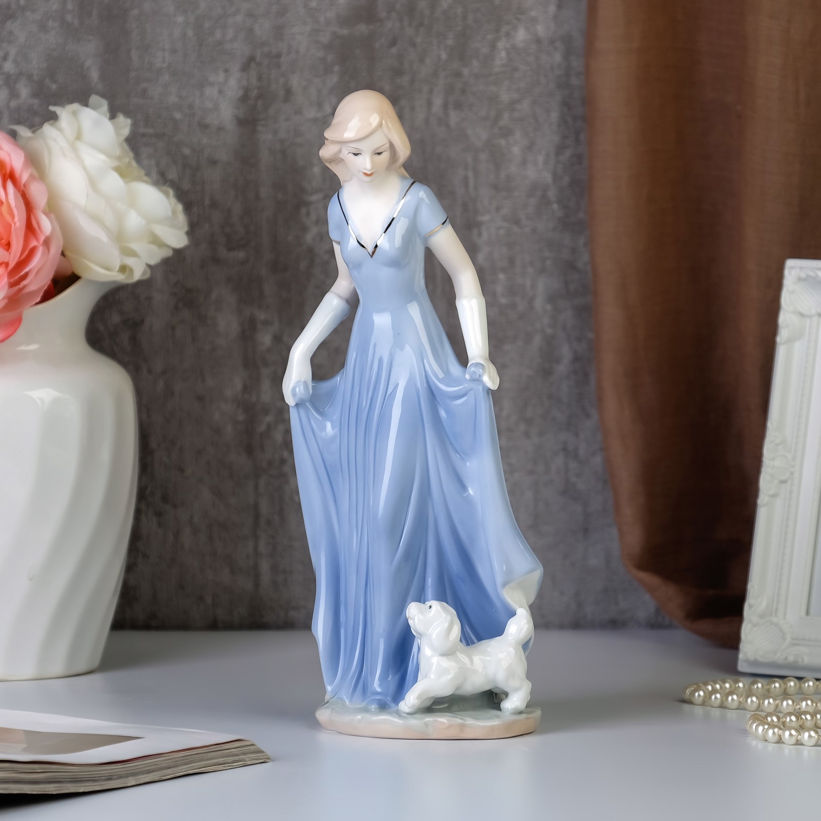 Изображение товара Фигурка сувенирная Simaland Девушка с игривым щеночком 29x10x7.5 см