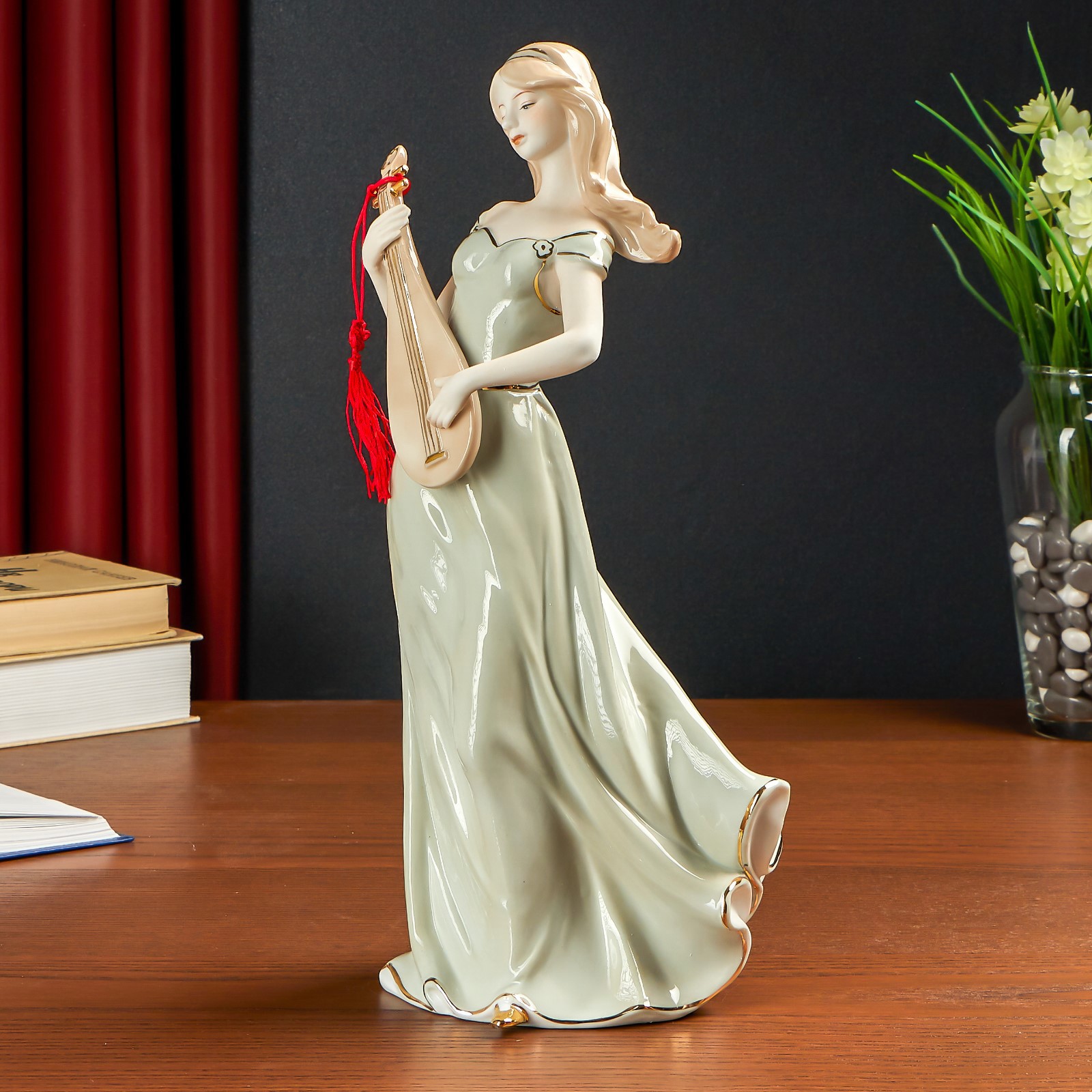 Изображение товара Фигурка сувенирная Simaland Девушка с мандолиной 34x15x11.5 см
