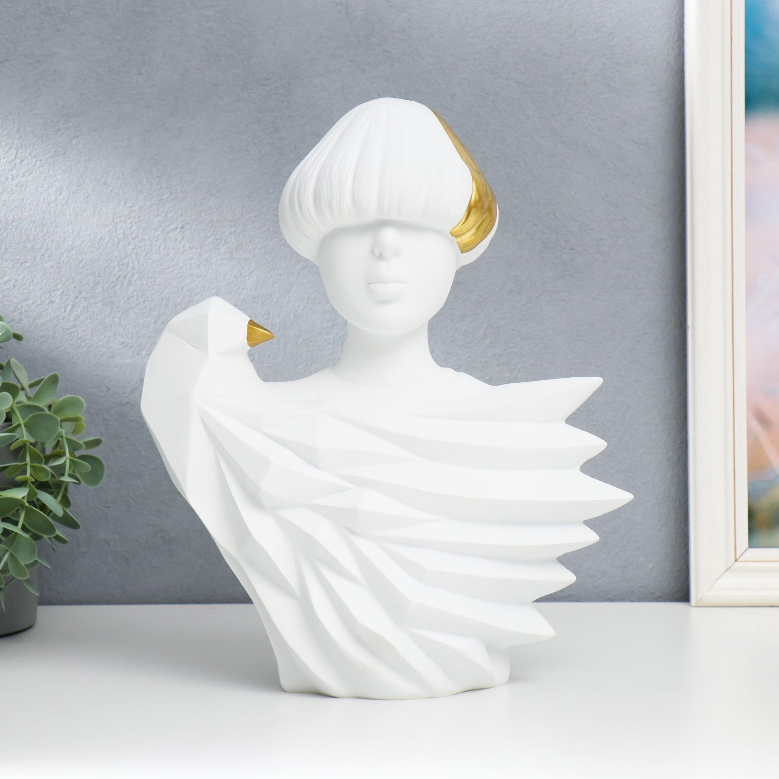 Изображение товара Фигурка сувенирная Simaland "Девушка с золотой прядью и птицей" белый 32x26x12 см