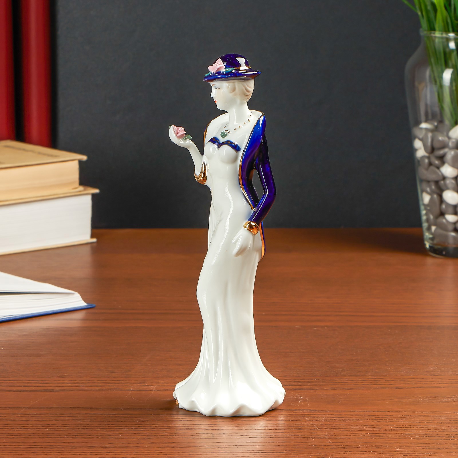 Изображение товара Мадмуазель с бутоном в ладонях, SIMALAND, 20×7×7 см