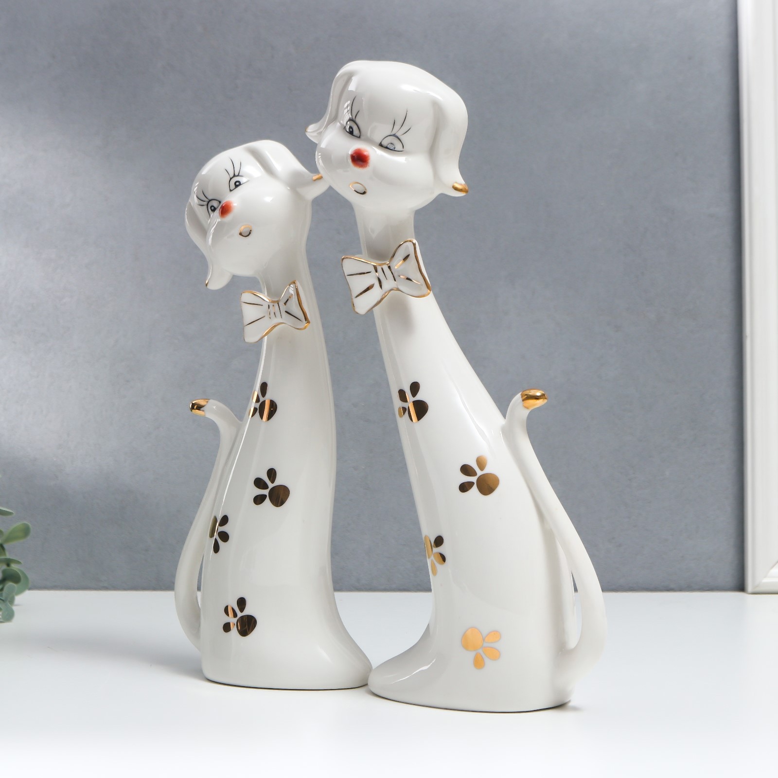 Изображение товара Сувенир Simaland "Пёсики с бантиками, лапками" белые набор 2 шт 26x9 30x10 см