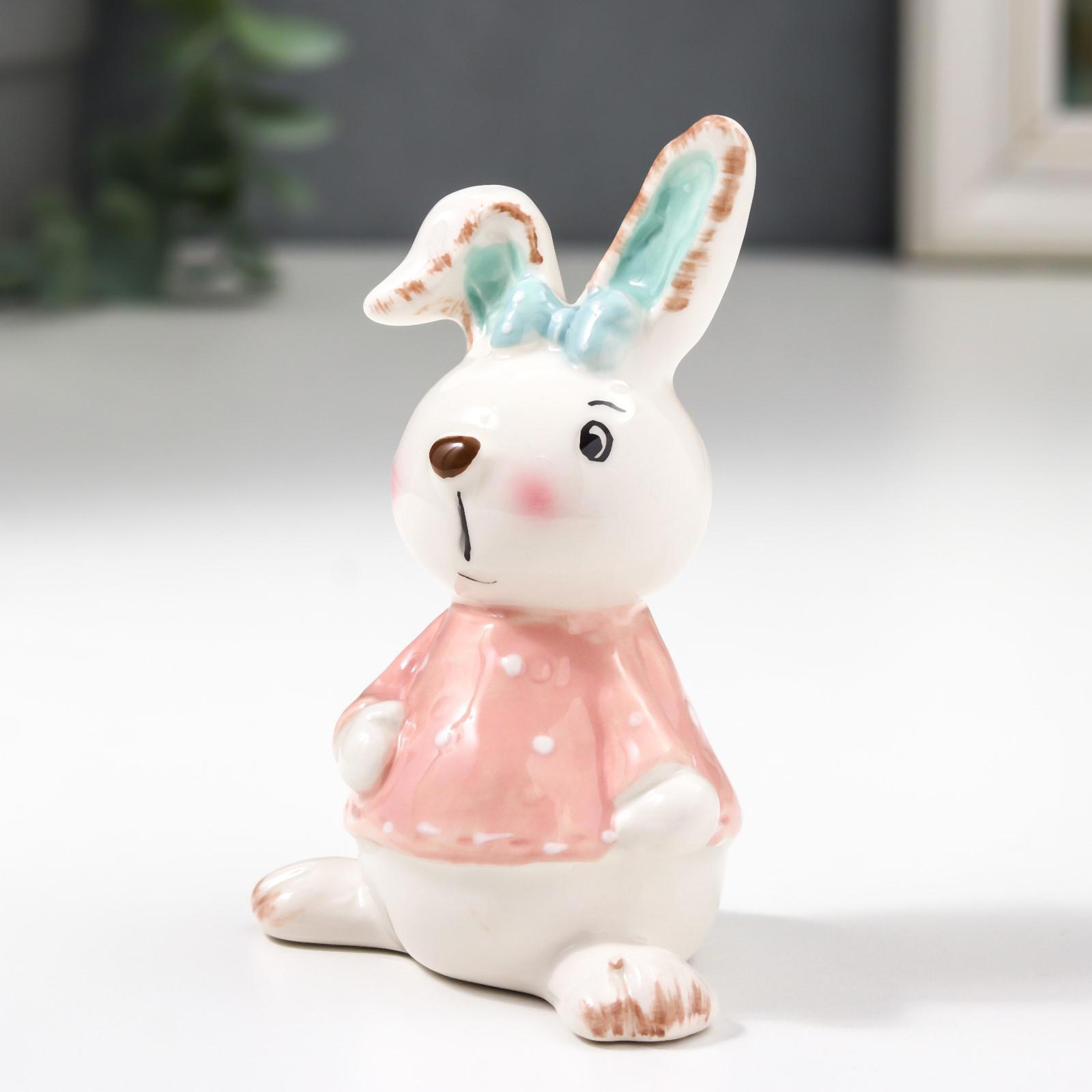 Изображение товара Сувенир Simaland "Милая зайка в розовой кофточке, с голубым бантом" 10x4.9x6.8 см