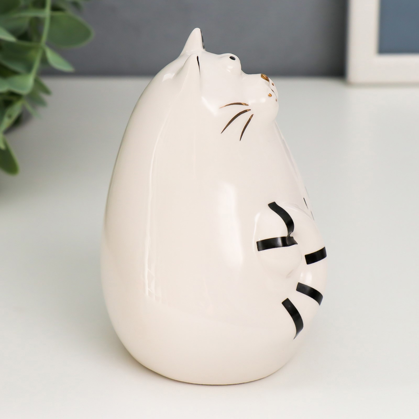 Изображение товара Сувенир Simaland "Пухлый кот" бело-чёрный с золотом 10.2x7.3x8.2 см