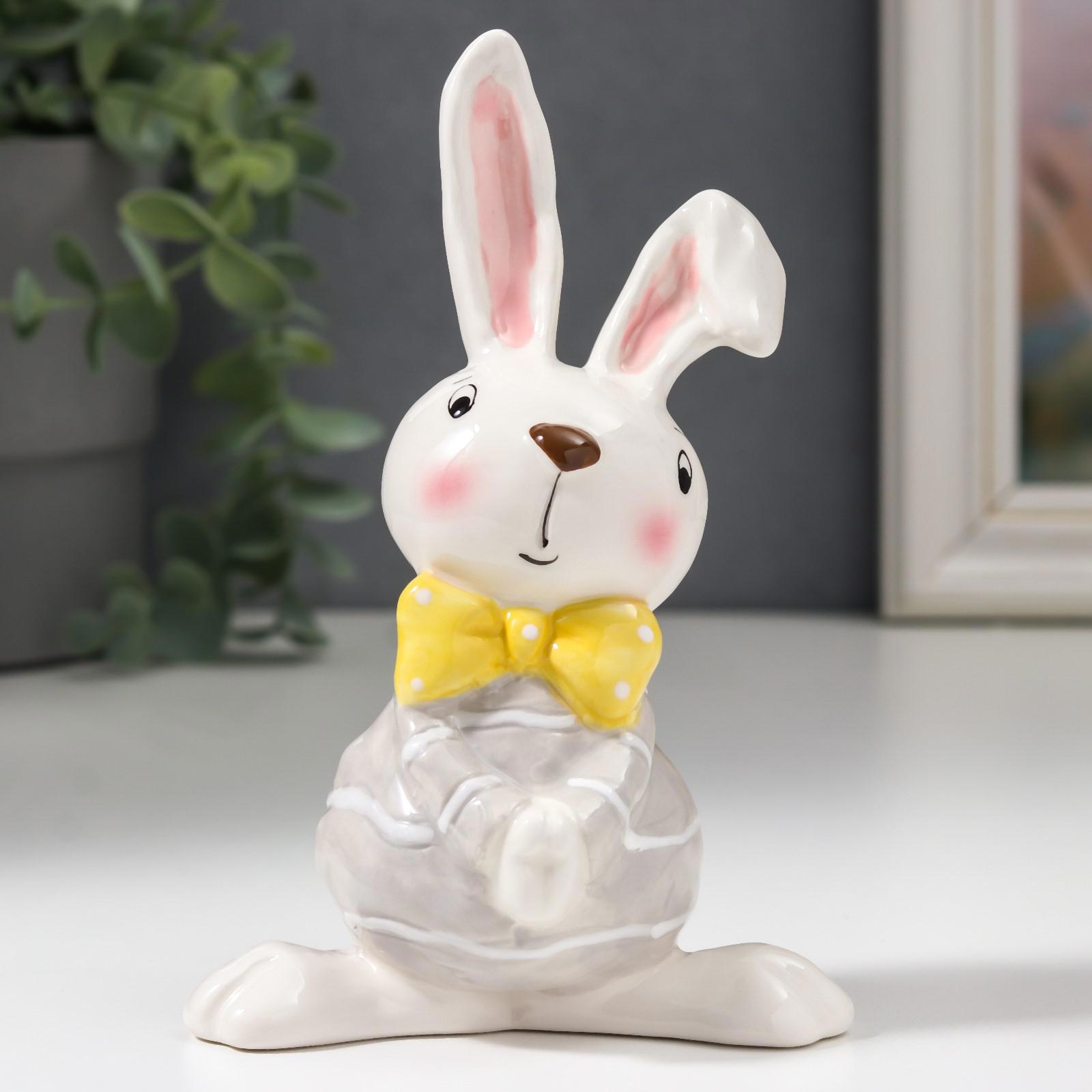 Изображение товара Сувенир Simaland Стеснительный зайчик в серой кофточке, с жёлтым бантом 14.3x6.6x9.8 см