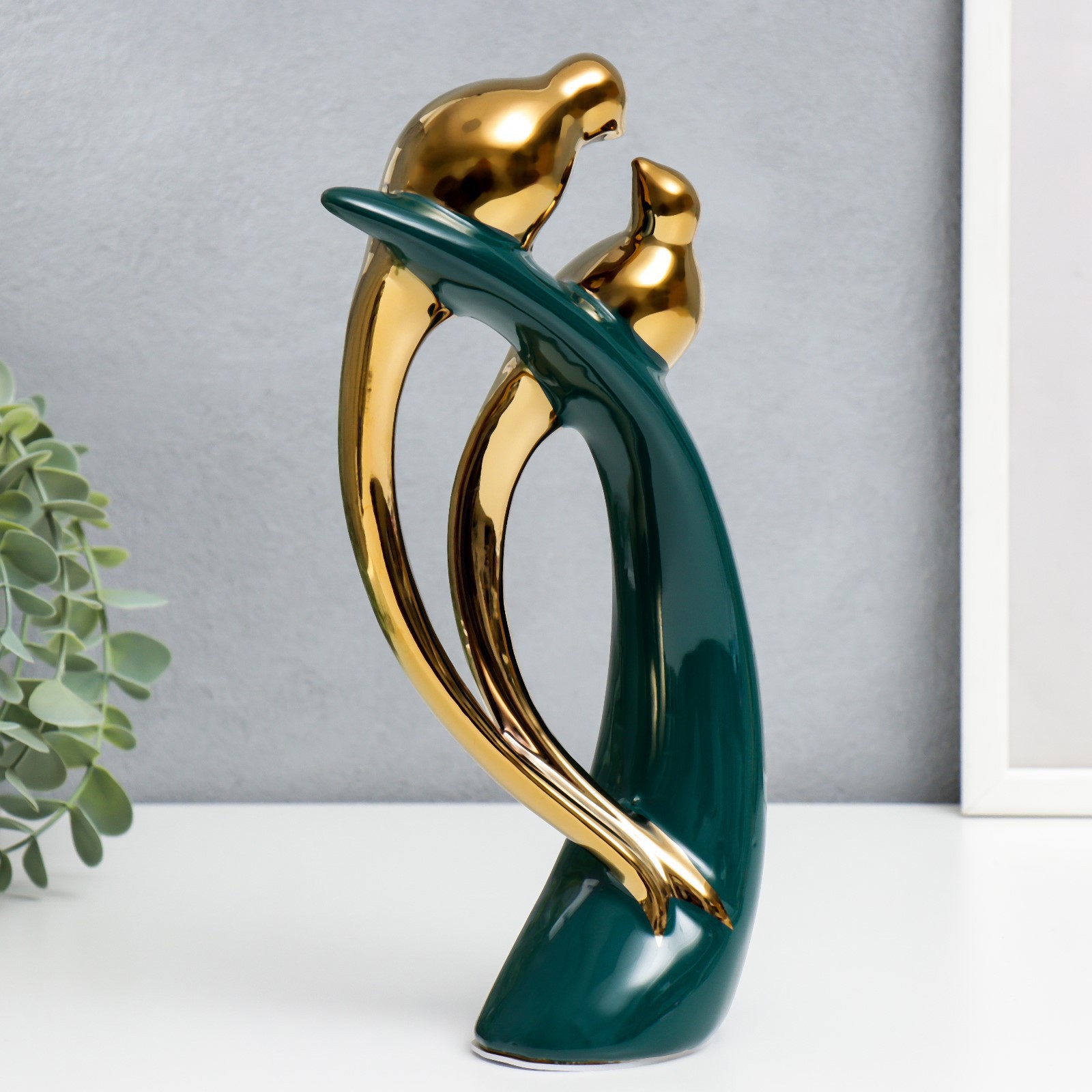 Изображение товара Две золотые птицы на дереве - декоративная керамическая фигура, зелёная Изображение товара Две золотые птицы на дереве - декоративная керамическая фигура, зелёная