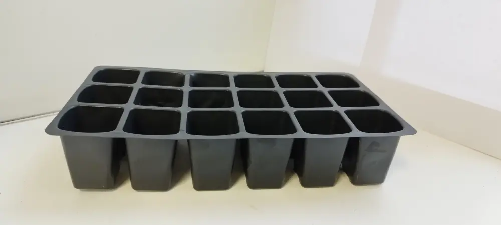 Кассета для рассады пластик 18 ячеек