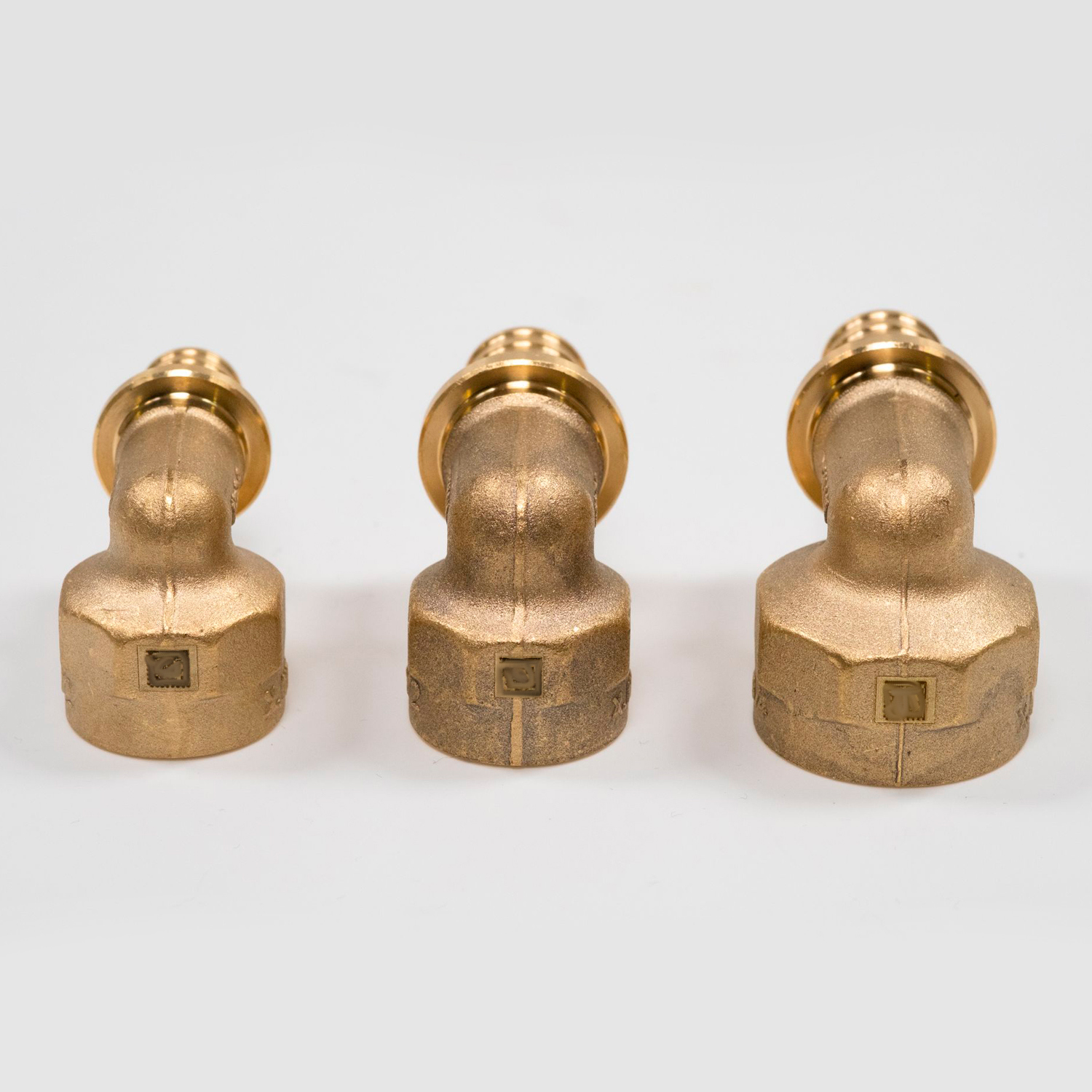 Изображение товара Угол 90° Рехау 1/2"x16 мм ВР латунь для систем водоснабжения