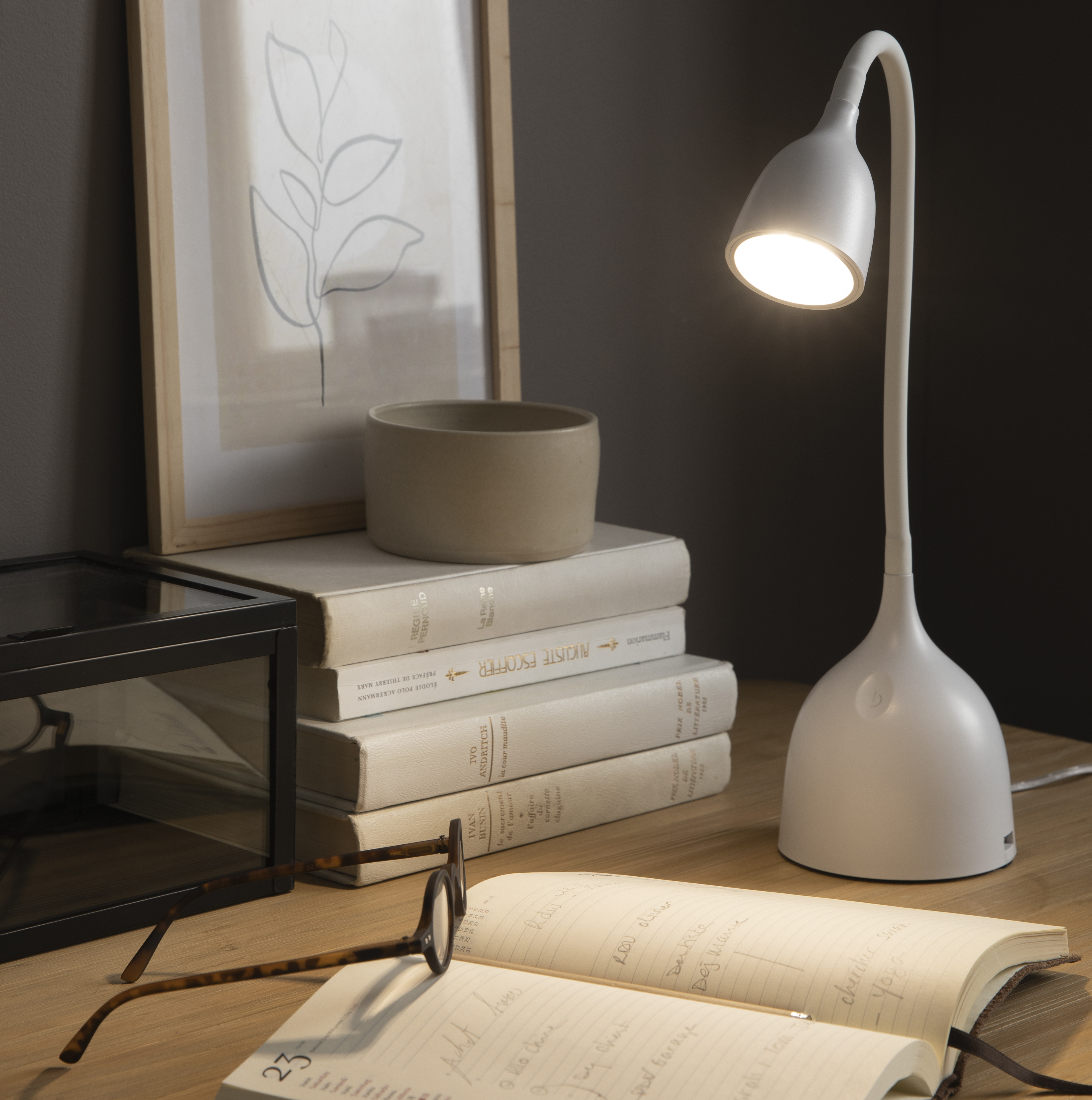 Изображение товара Настольная лампа Inspire Swallow LED 400ЛМ 4K белая