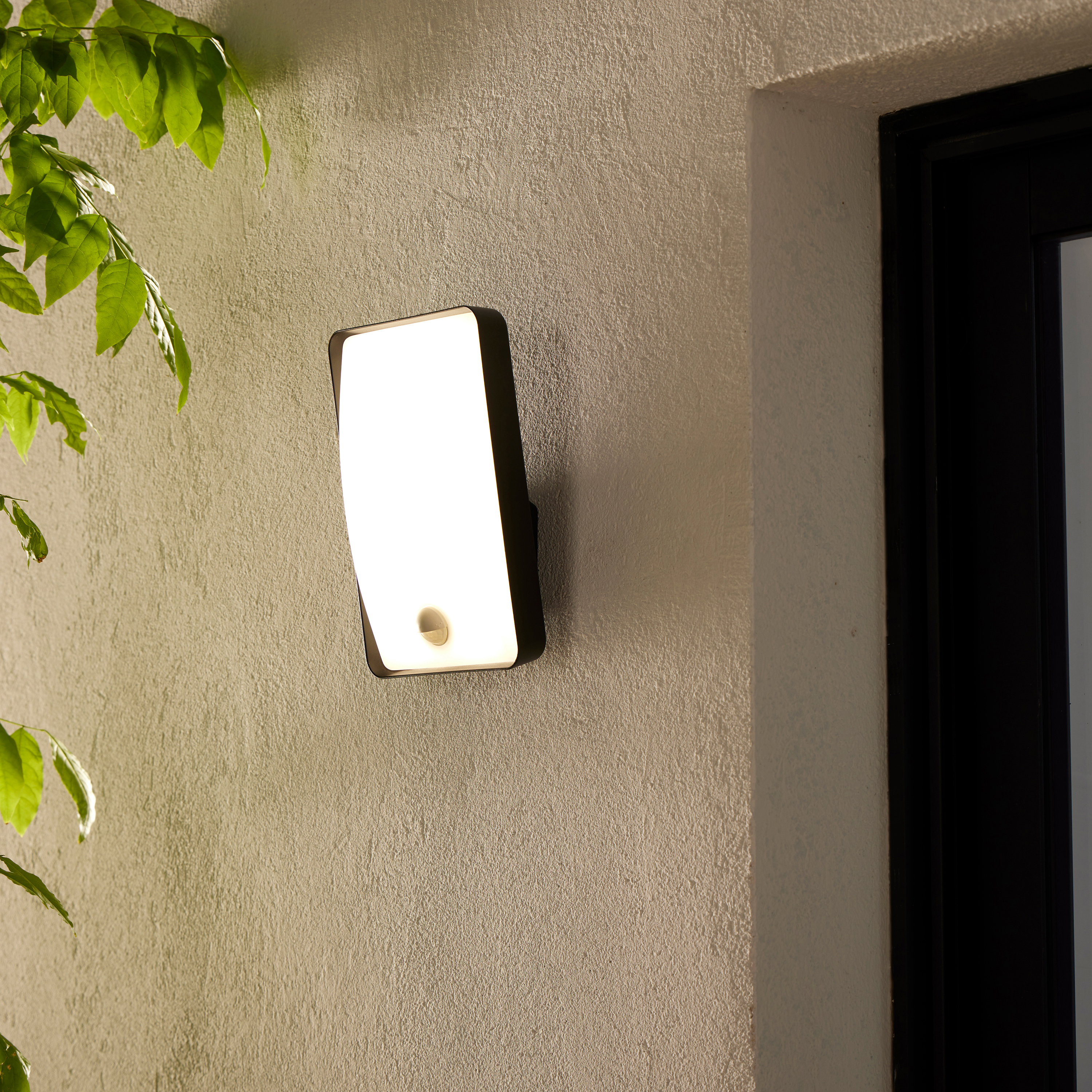 Изображение товара Уличный светодиодный светильник Inspire Algoa IP54 с датчиком движения 11.8 Вт