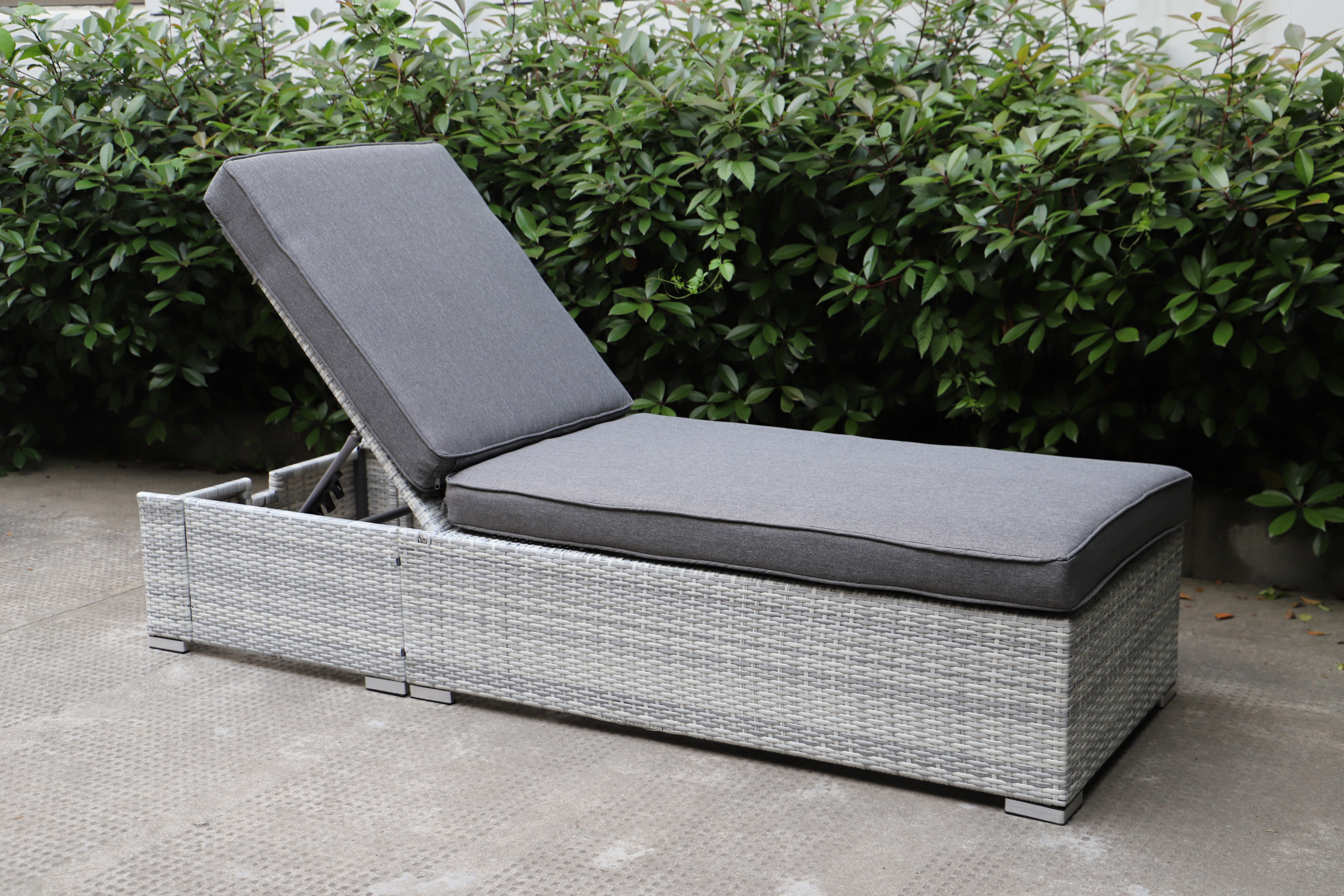 Изображение товара Шезлонг с подушкой Мале для комфортного отдыха на улице