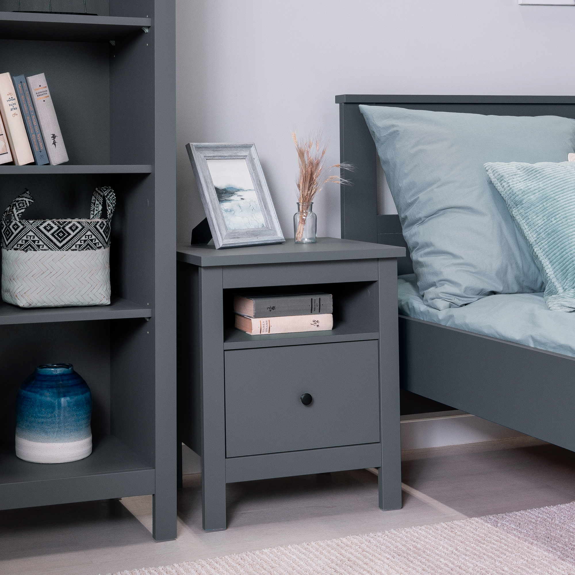 Изображение товара Прикроватная тумба Гуд Лакк Сага 51x62x41 см с одним ящиком и двумя полками