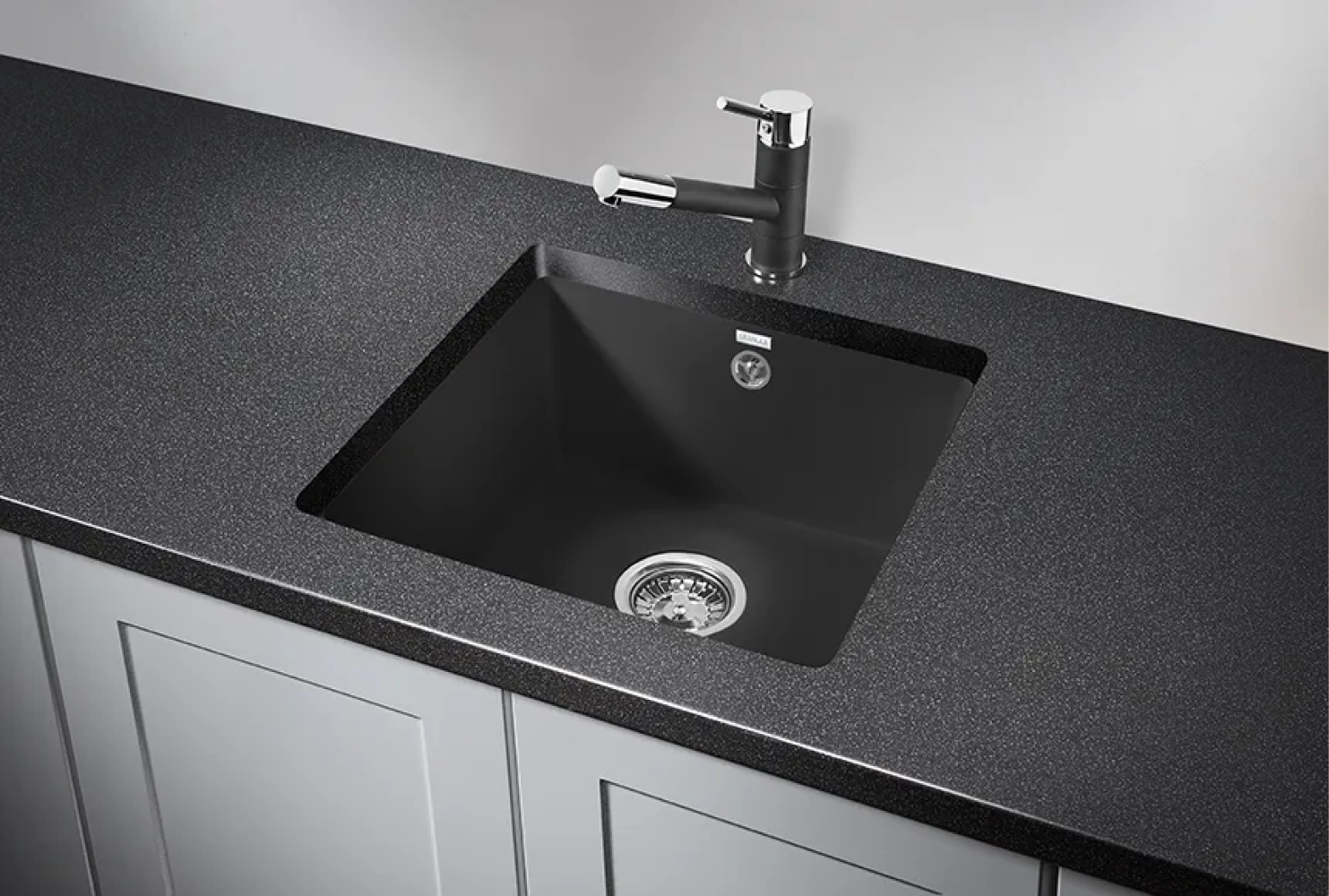 Изображение товара Врезная мойка Granula 45x46x20 см кварц цвет черный
