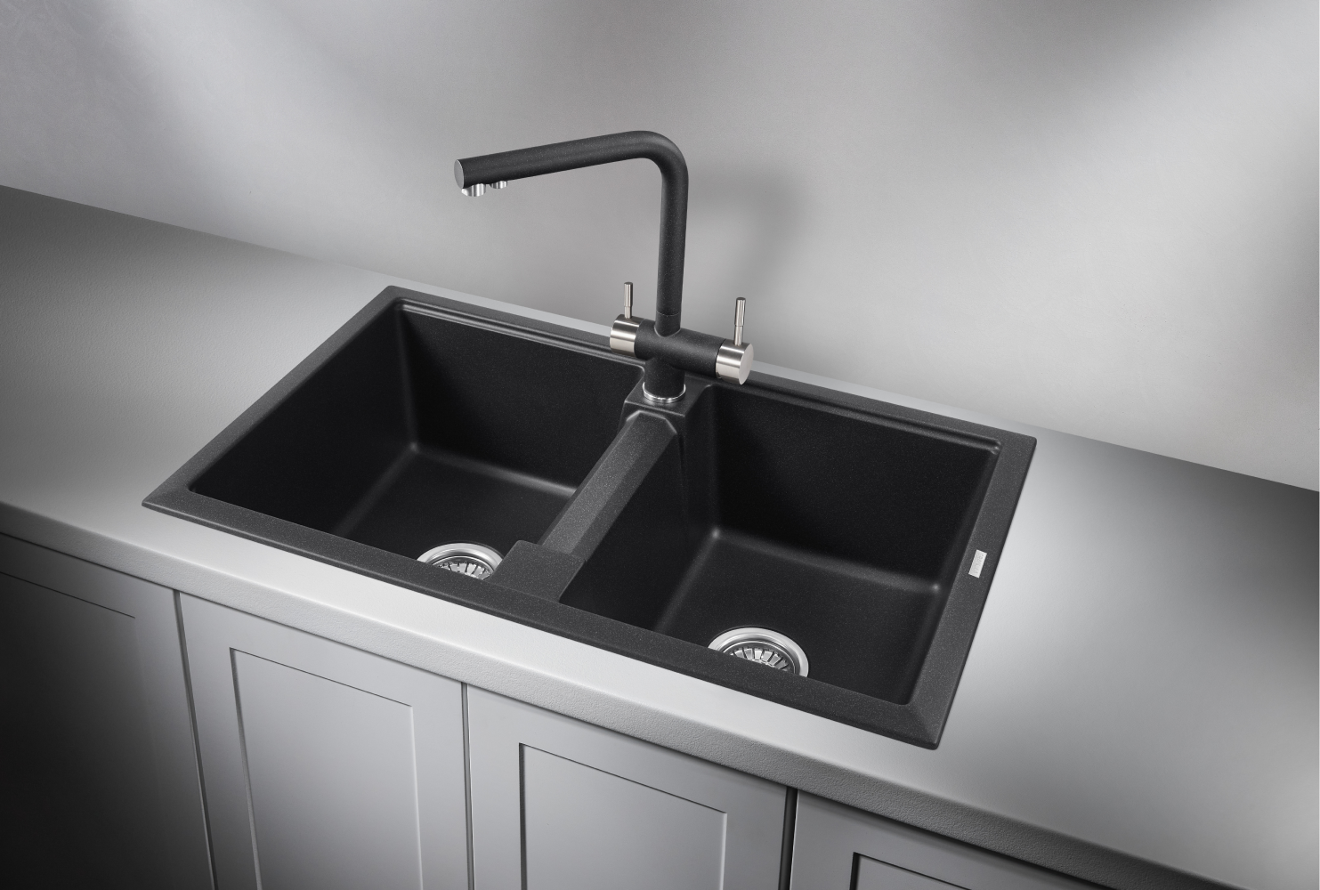 Изображение товара Мойка кухонная Granula GR-8101 из кварцевого композита 810x500 мм черный матовый