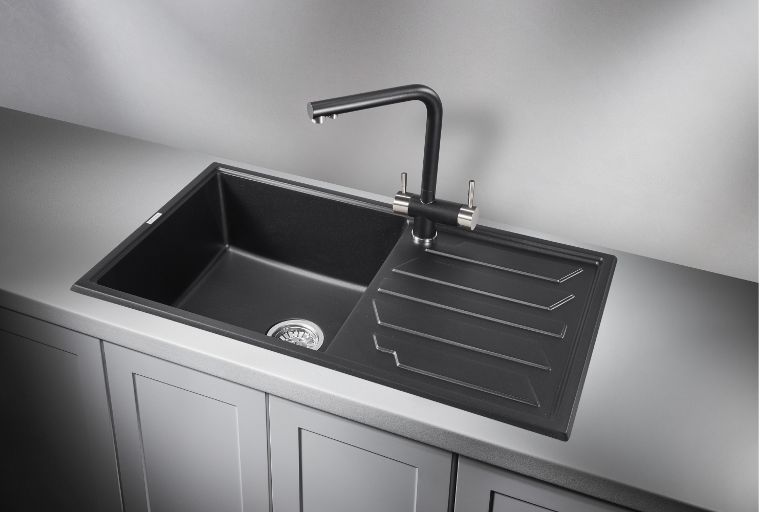 Изображение товара Врезная мойка Granula из искусственного гранита черный 86x57 см с крылом