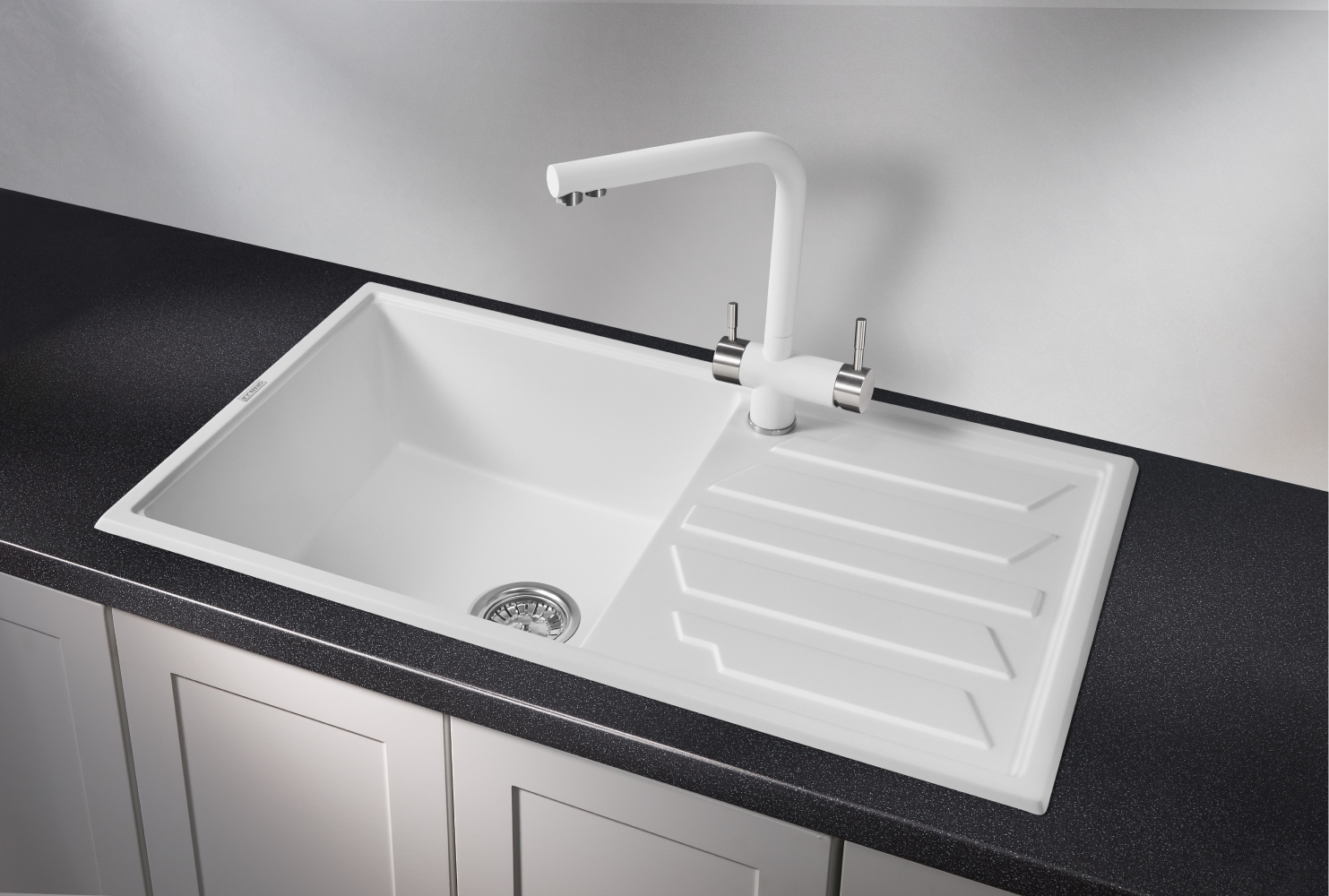 Изображение товара Врезная кухонная мойка из кварца Granula GR-8601 50x86 см с универсальной стороной монтажа