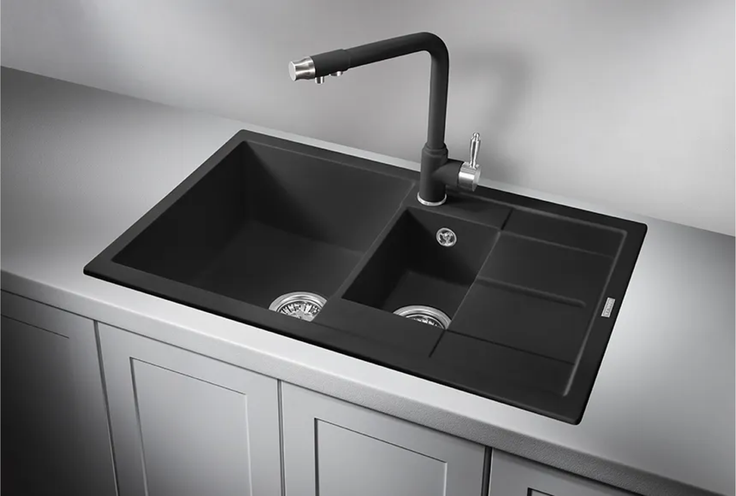 Изображение товара Врезная кухонная мойка Granula 78x50 см кварц черный матовый с крылом и малой чашей