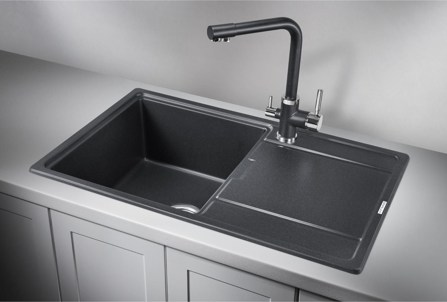 Изображение товара Врезная мойка Granula GR-7804 78x50x20 см кварц цвет черный матовый