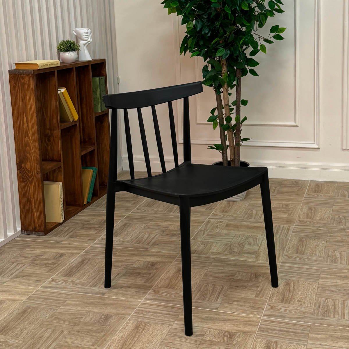 Изображение товара Стул RoyalFamily Kai черный 50x50x77 см комплект из 4 шт подходящий для кафе и сада