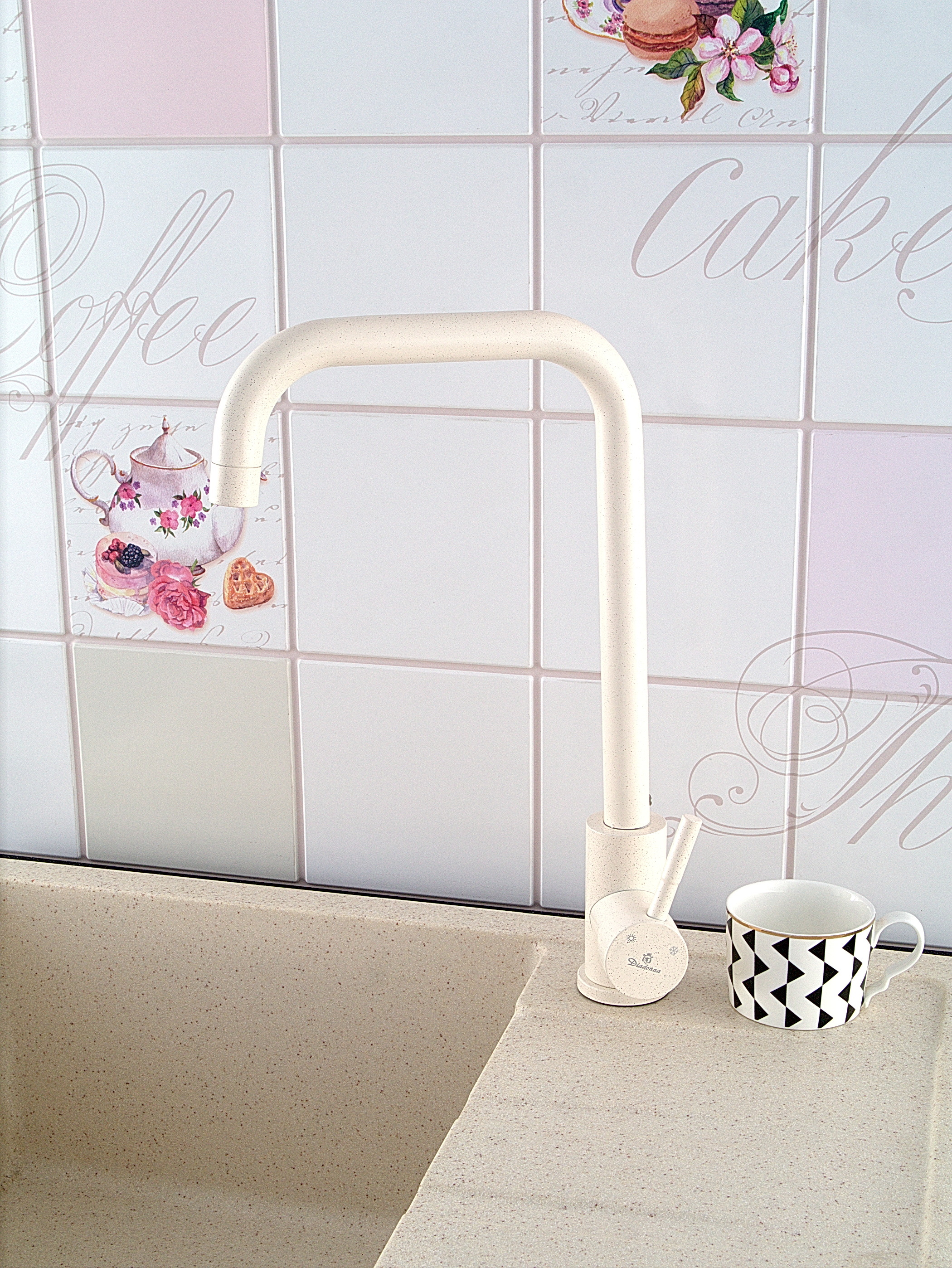 Изображение товара Смеситель для кухни Diadonna D46-0004SW поворотный излив 27.5 см белый гранит