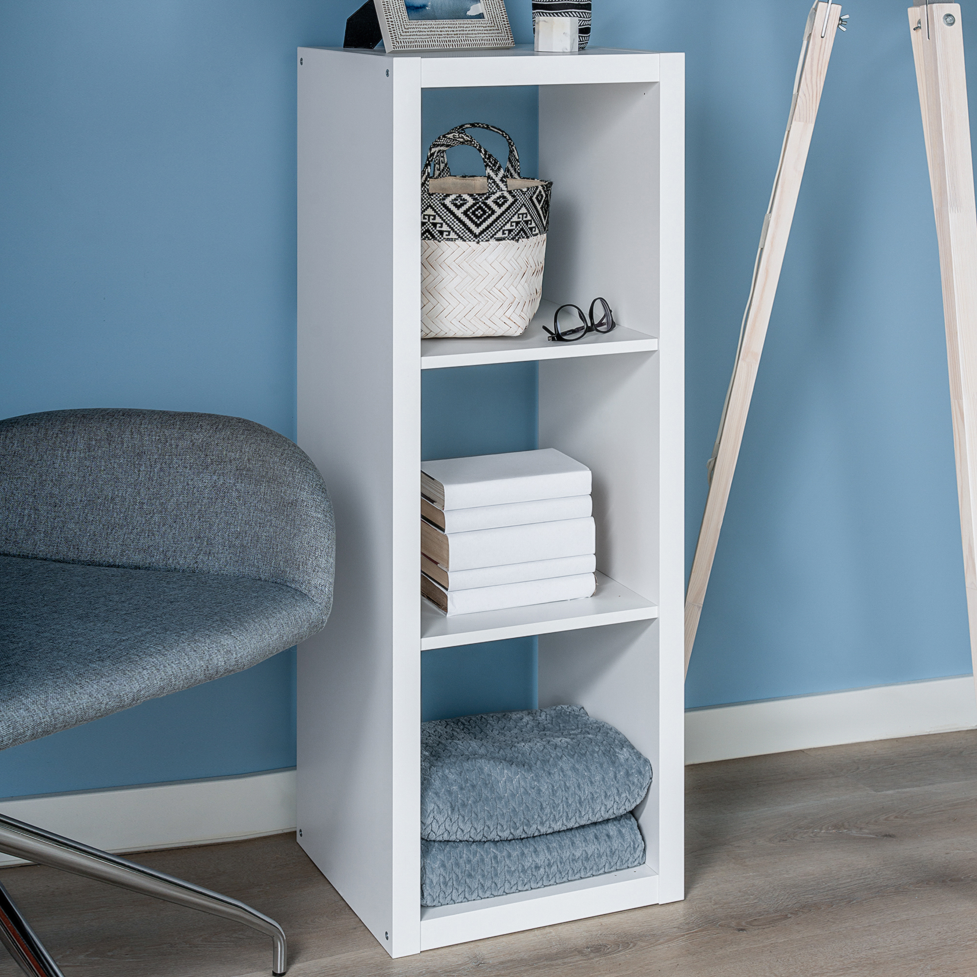 Изображение товара Настенная полка Гуд Лакк 111.6x38 см ДСП белая минималистичная мебель