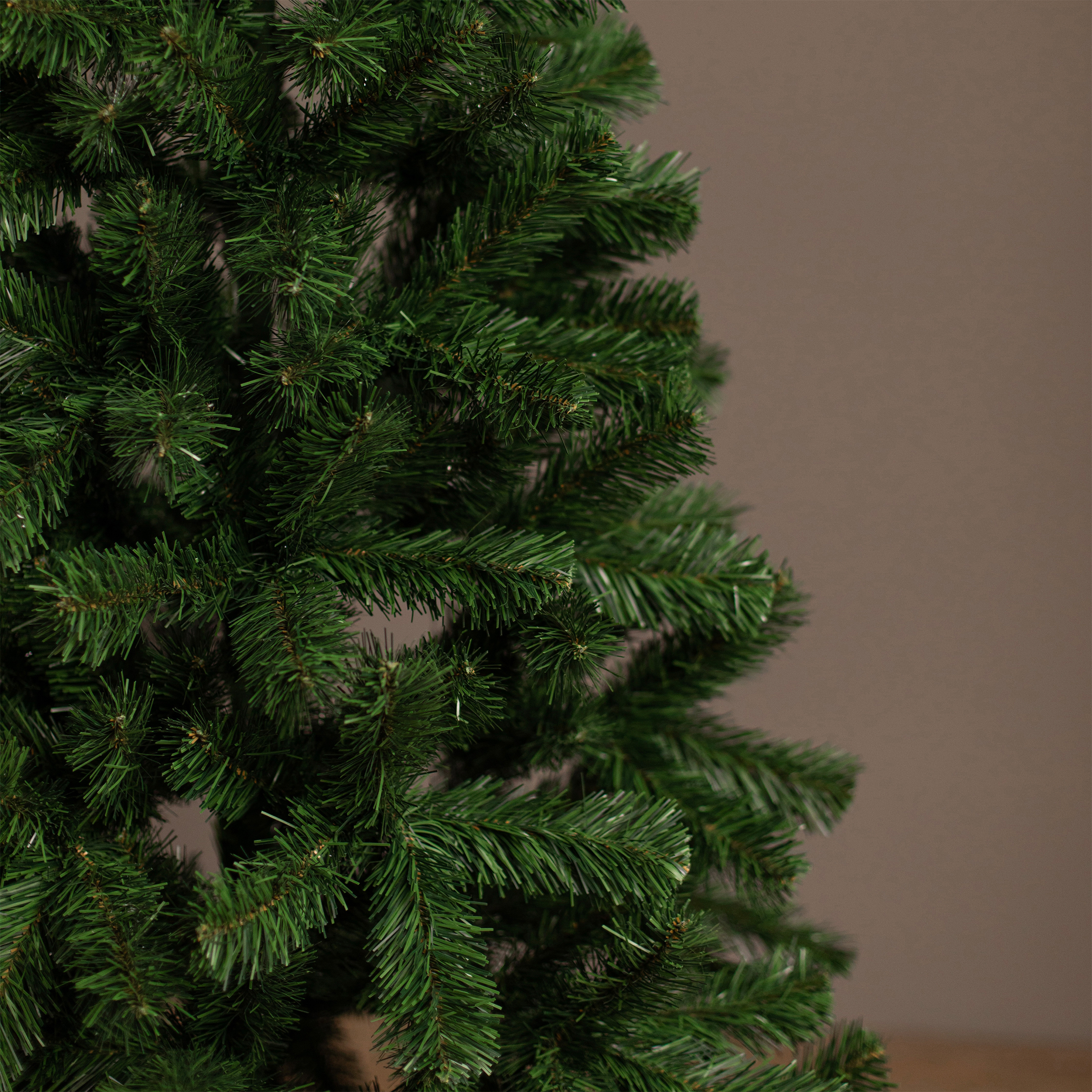 Изображение товара Искусственная елка Ёлушка ЕЛЕС 21 Лесная 210 см